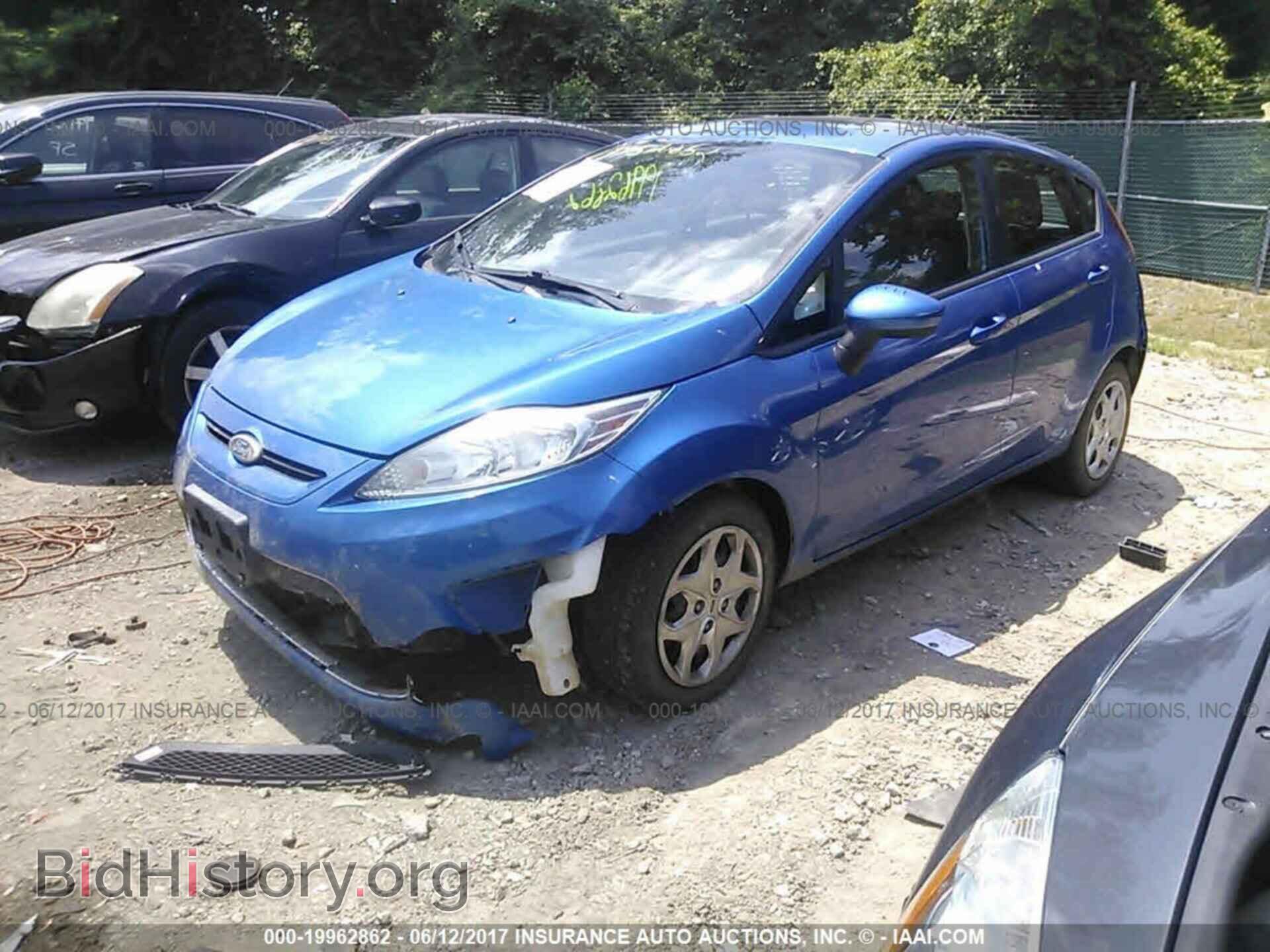 2011 Ford Fiesta - VIN: 3FADP4EJ9BM144576 - Фото 2