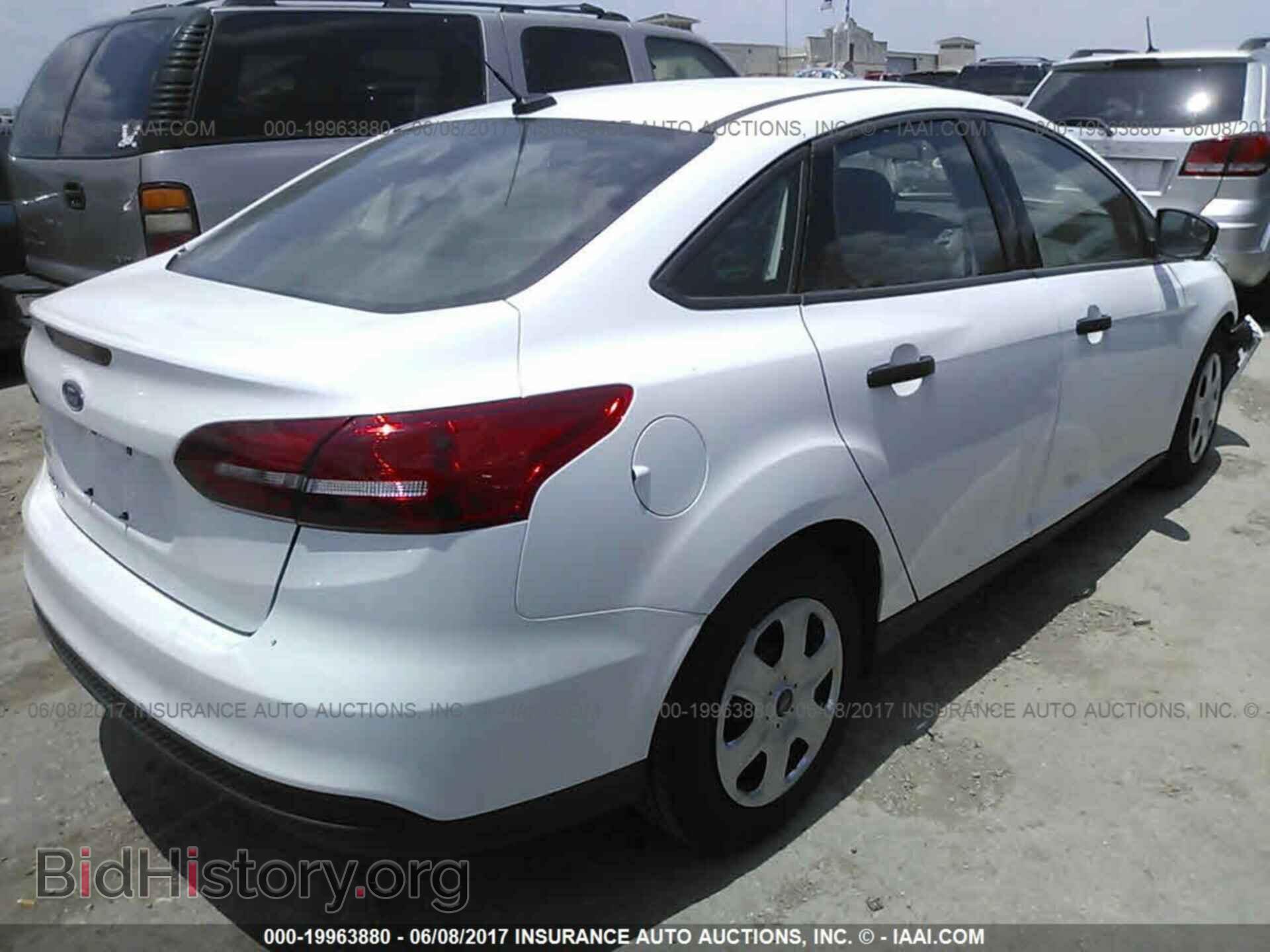2017 Ford Focus - VIN: 1FADP3E29HL210346 - Photo 4