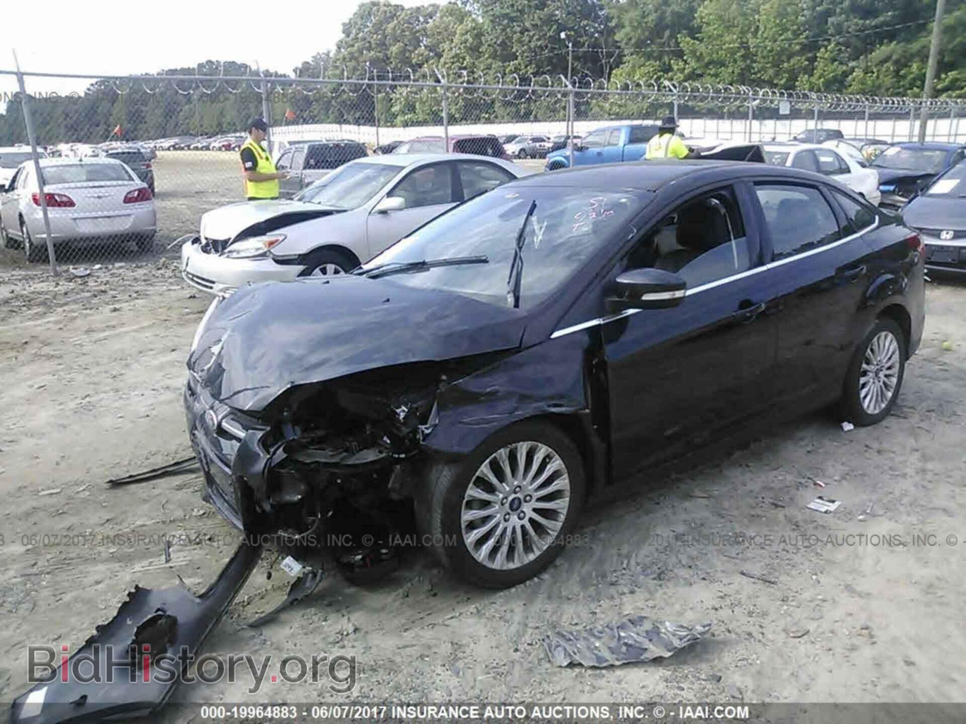 2012 Ford Focus - VIN: 1FAHP3J23CL472802 - Photo 2