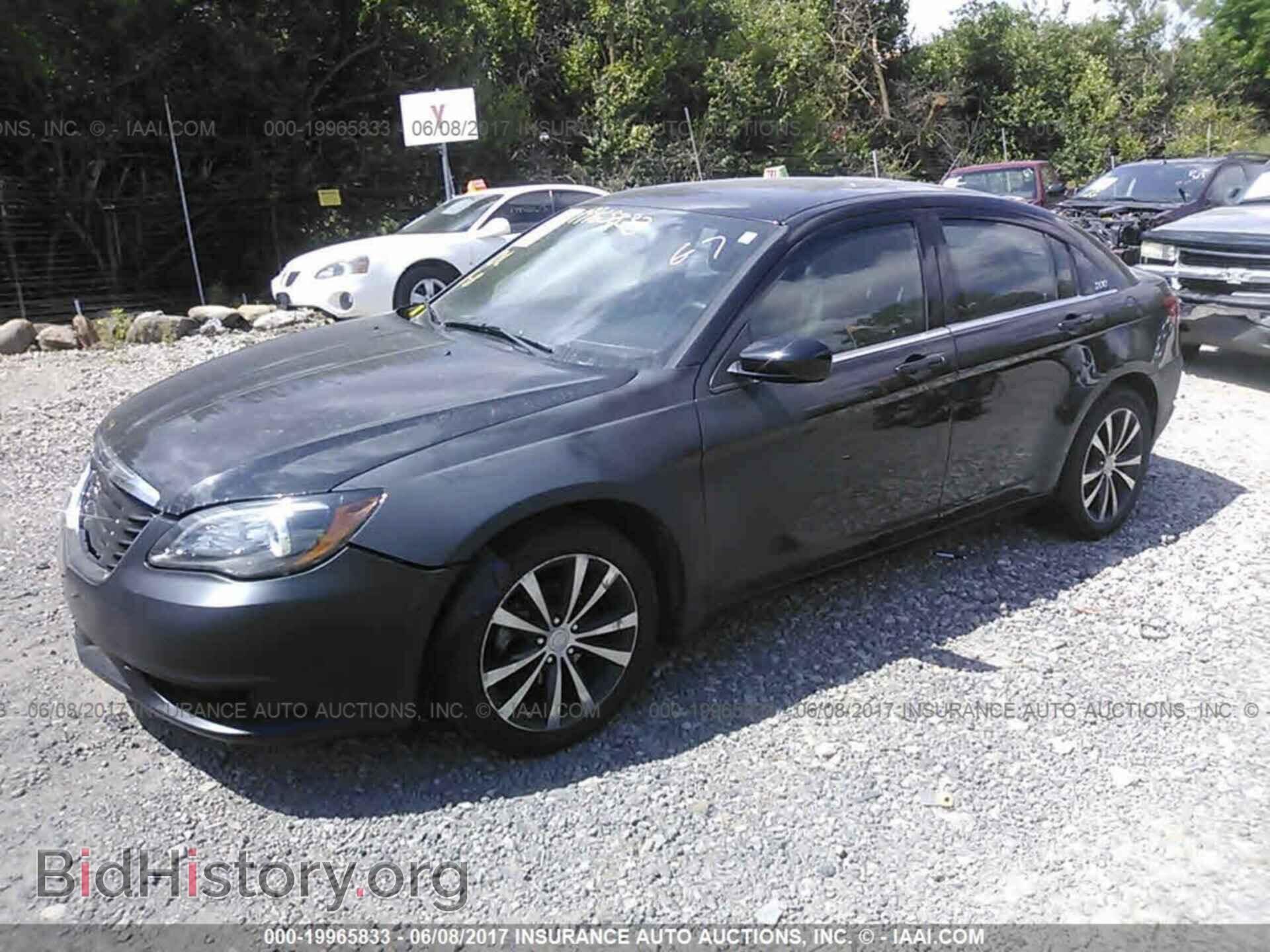 2013 Chrysler 200 - VIN: 1C3CCBBG5DN720000 - Photo 2