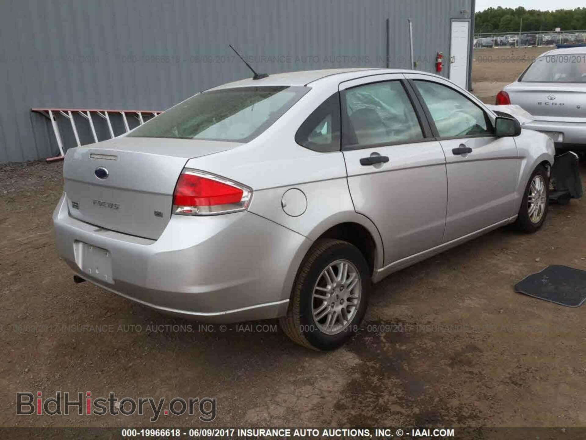 2011 Ford Focus - VIN: 1FAHP3FN4BW168474 - Фото 4