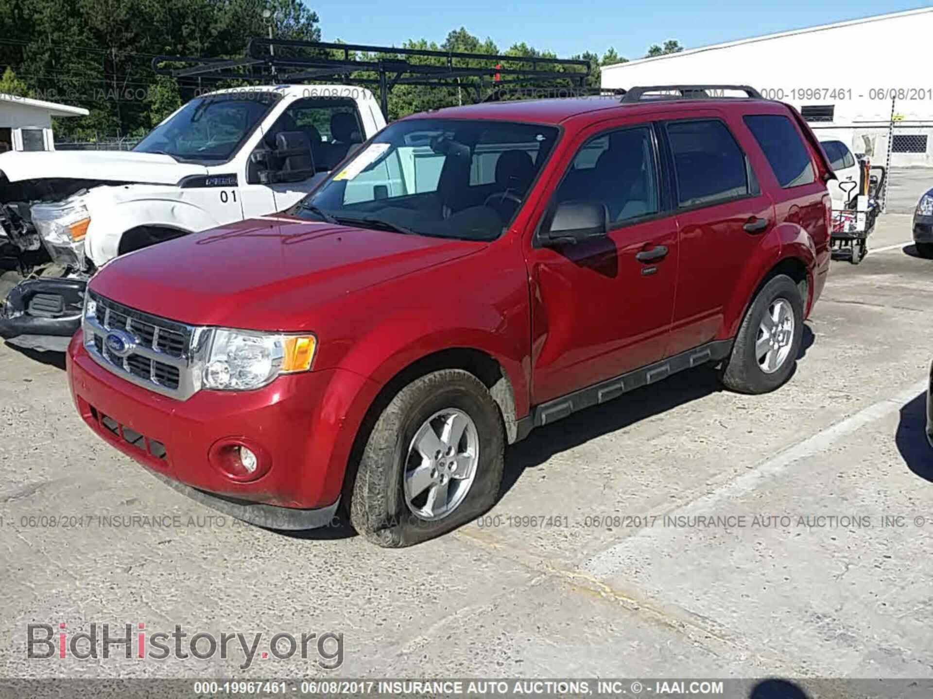 2011 Ford Escape - VIN: 1FMCU0D77BKB47475 - Фото 2