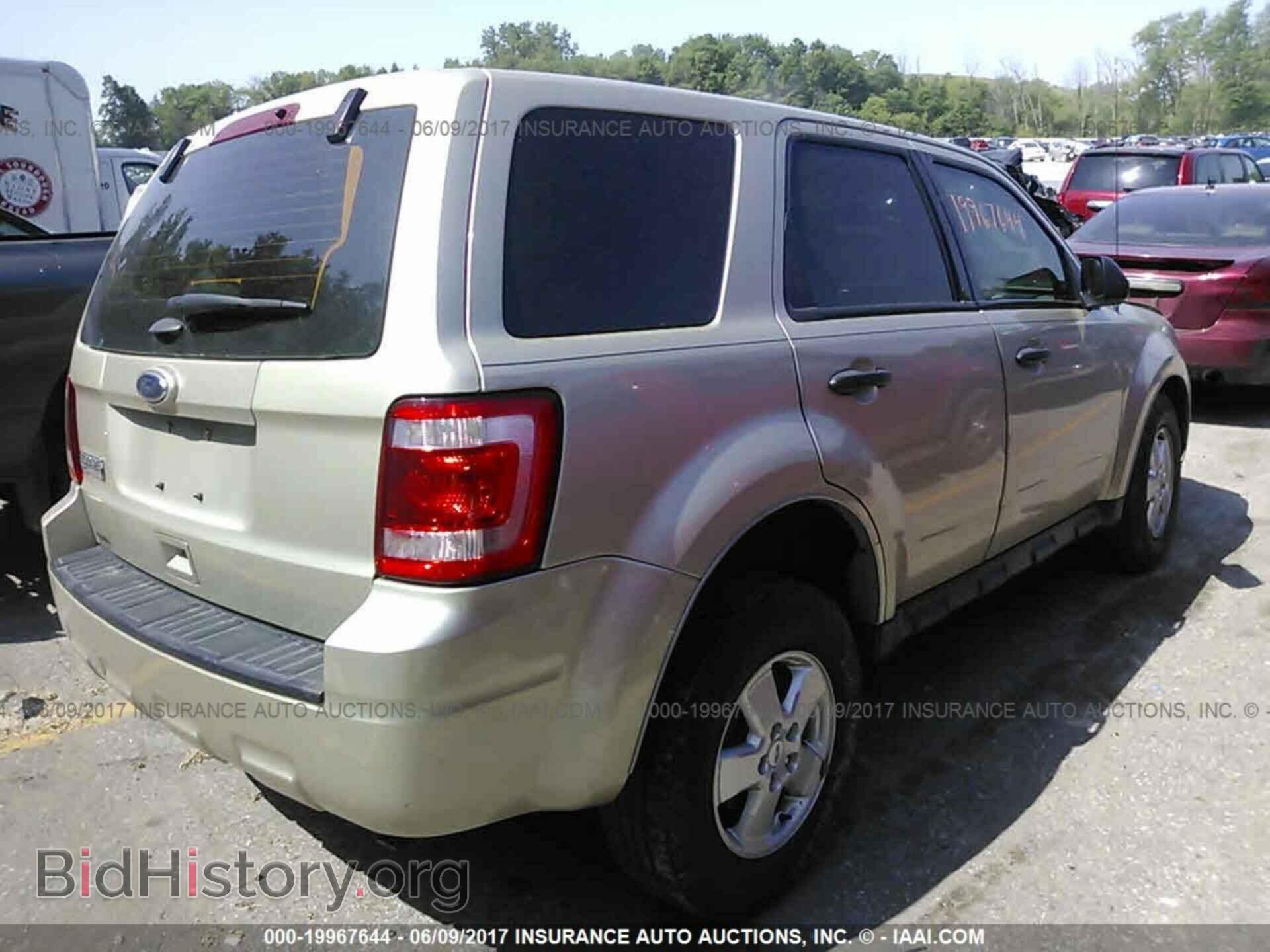 2011 Ford Escape - VIN: 1FMCU0C76BKB10497 - Photo 4