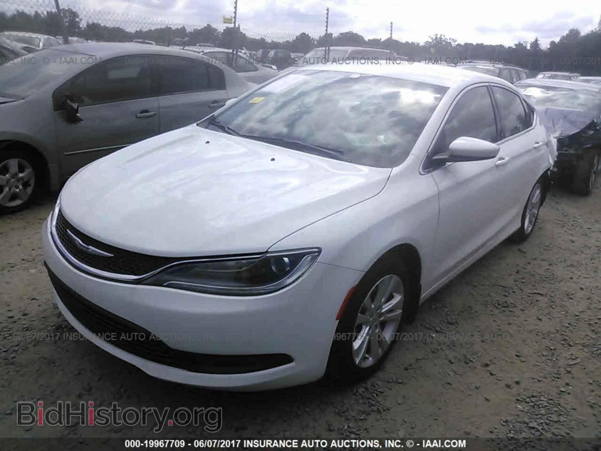 2017 Chrysler 200 - VIN: 1C3CCCFB1HN501318 - Фото 2