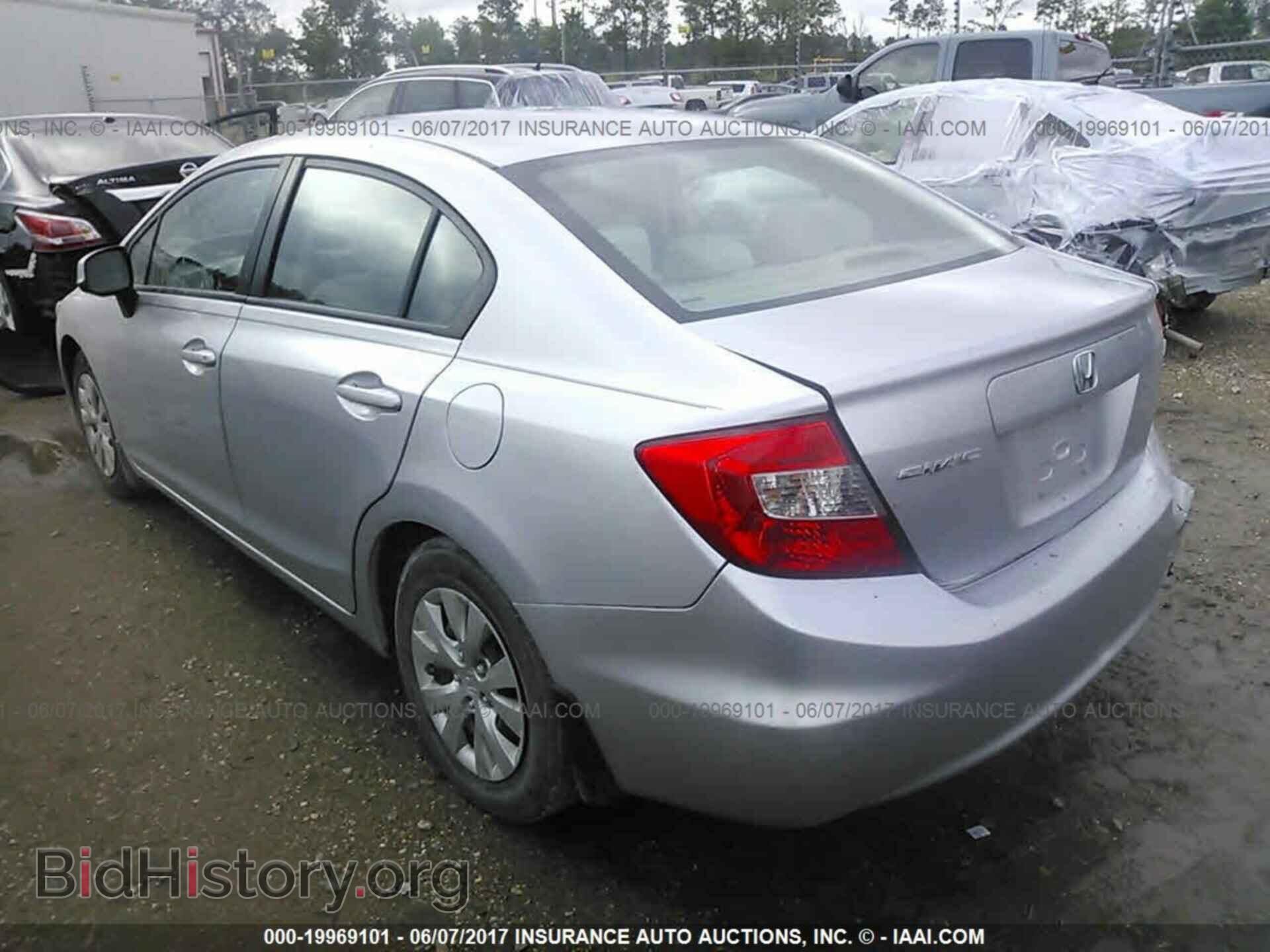 2012 Honda Civic - VIN: 2HGFB2F54CH333726 - Photo 3