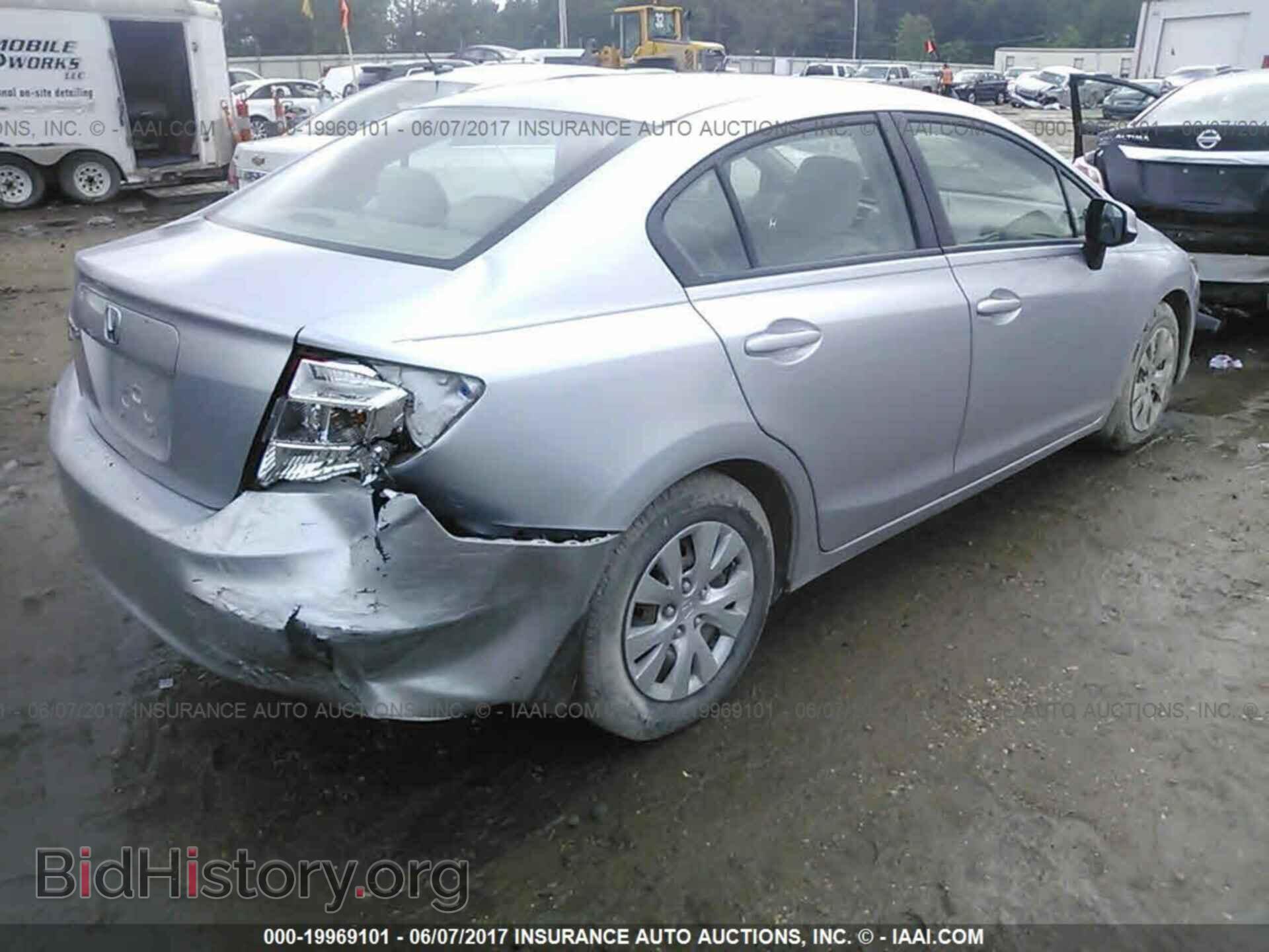 2012 Honda Civic - VIN: 2HGFB2F54CH333726 - Photo 4