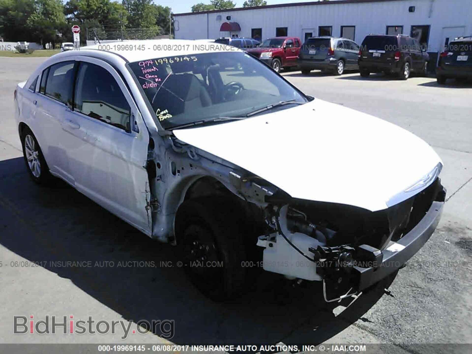 Фотография 1C3CCBBG8DN573316 - Chrysler 200 2013