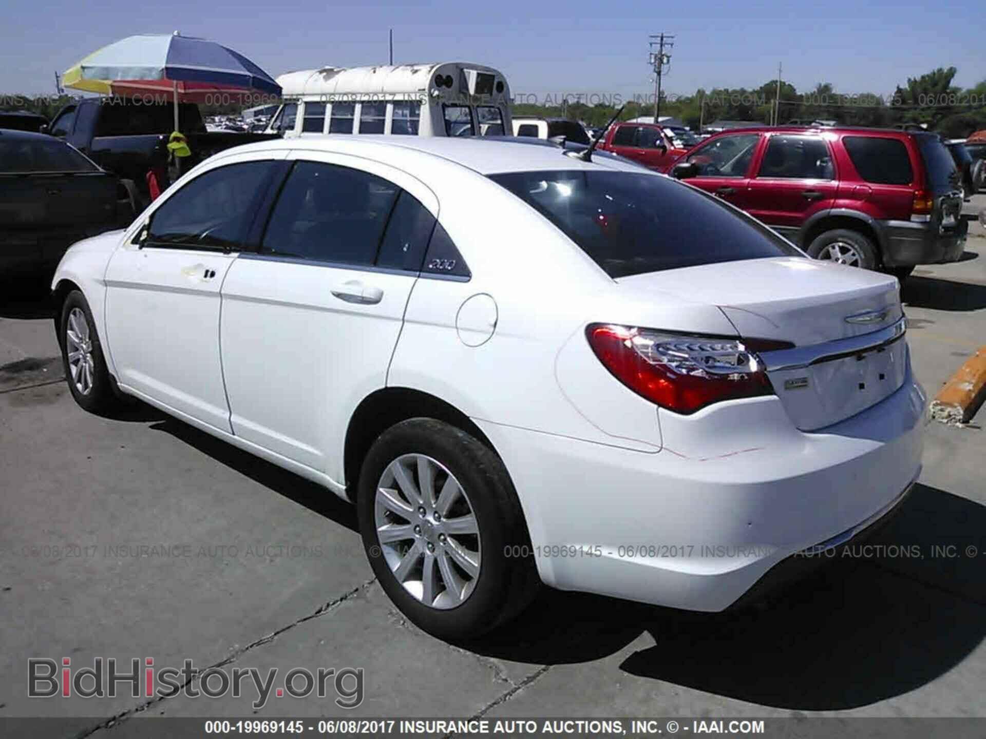 2013 Chrysler 200 - VIN: 1C3CCBBG8DN573316 - Photo 3