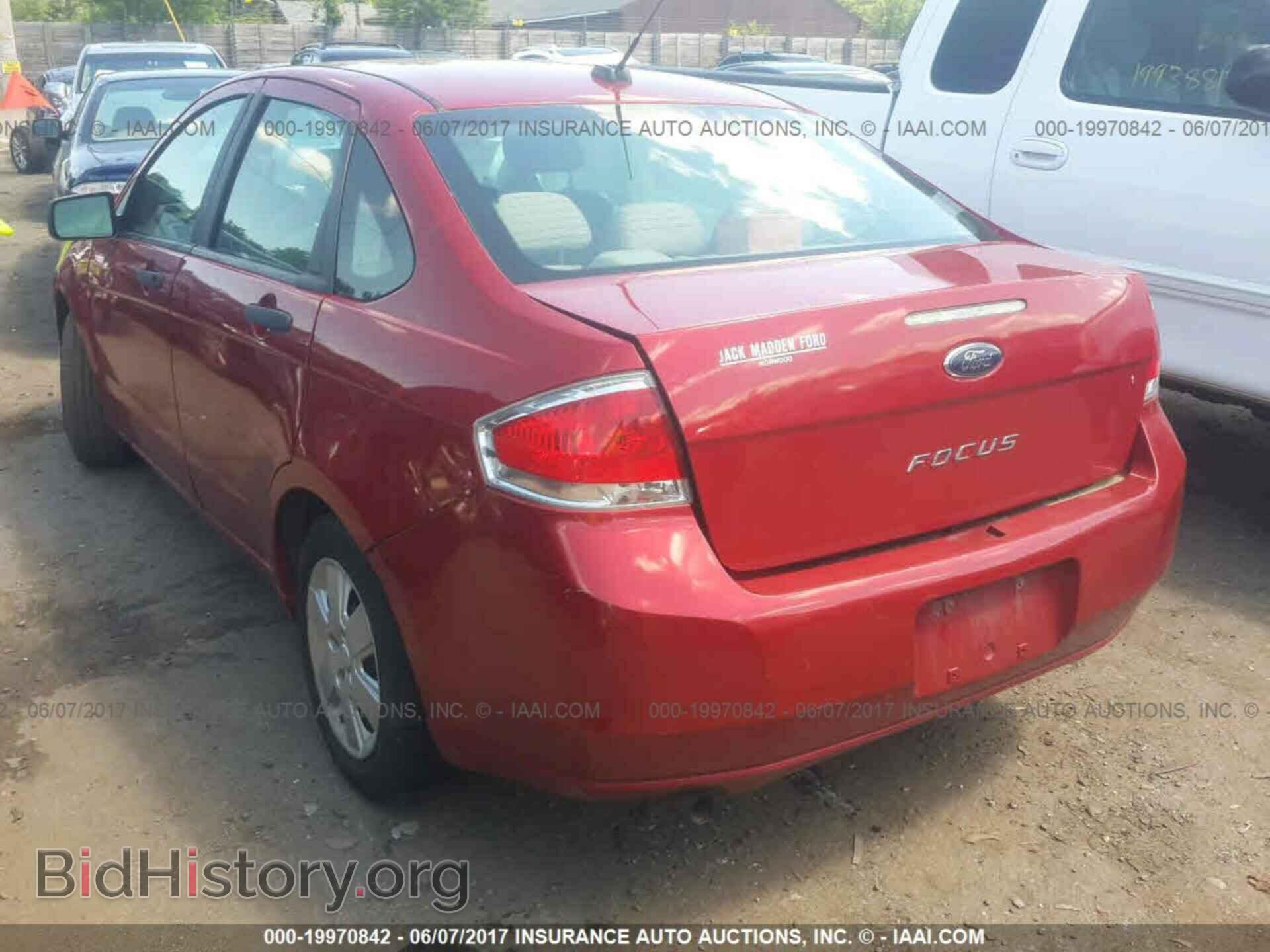 2011 Ford Focus - VIN: 1FAHP3EN6BW100114 - Photo 3