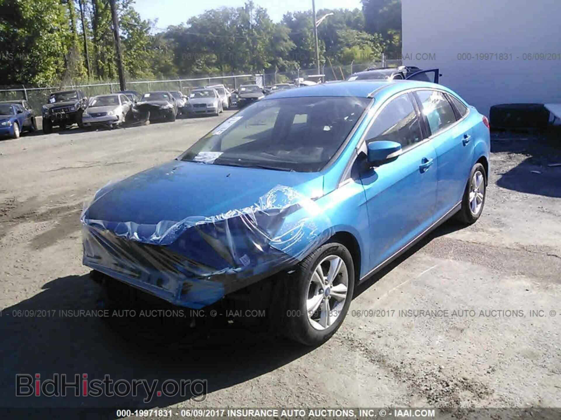 2012 Ford Focus - VIN: 1FAHP3F23CL187638 - Photo 2