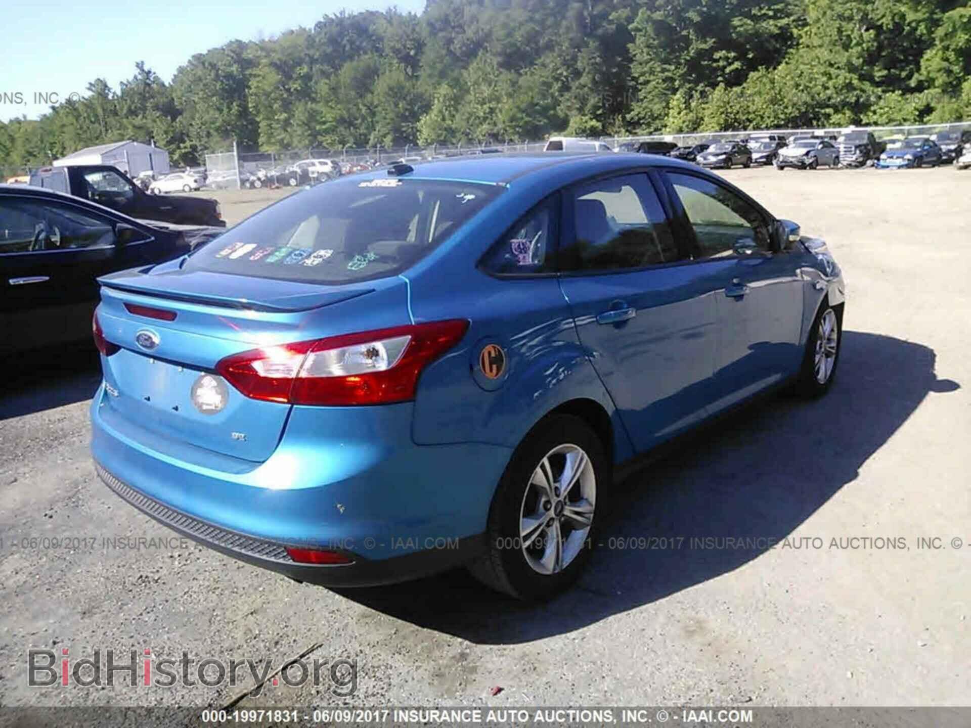 2012 Ford Focus - VIN: 1FAHP3F23CL187638 - Photo 4