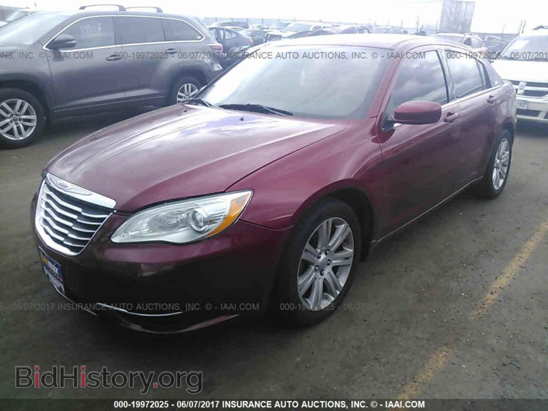 2013 Chrysler 200 - VIN: 1C3CCBAB2DN733034 - Фото 2
