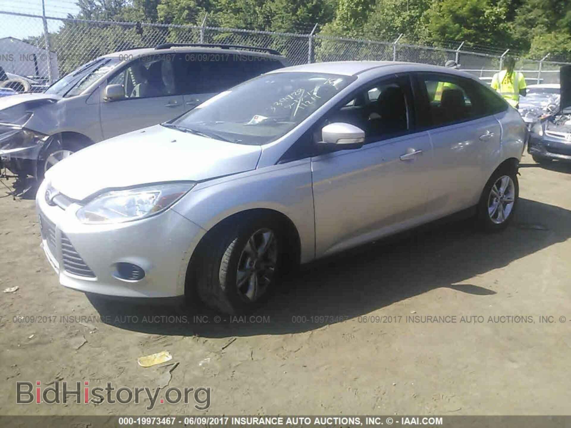 2014 Ford Focus - VIN: 1FADP3F20EL145722 - Фото 2