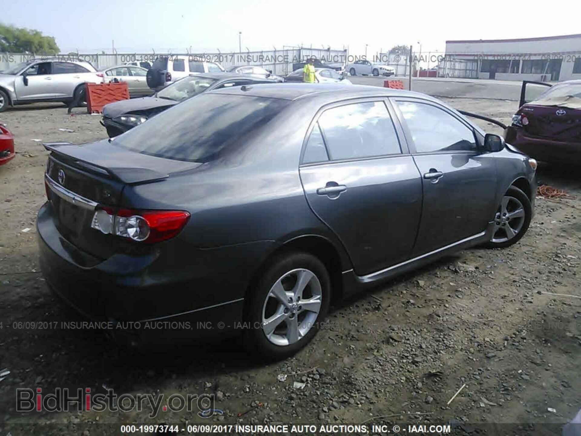 2011 Toyota Corolla - VIN: 2T1BU4EE3BC732088 - Photo 4