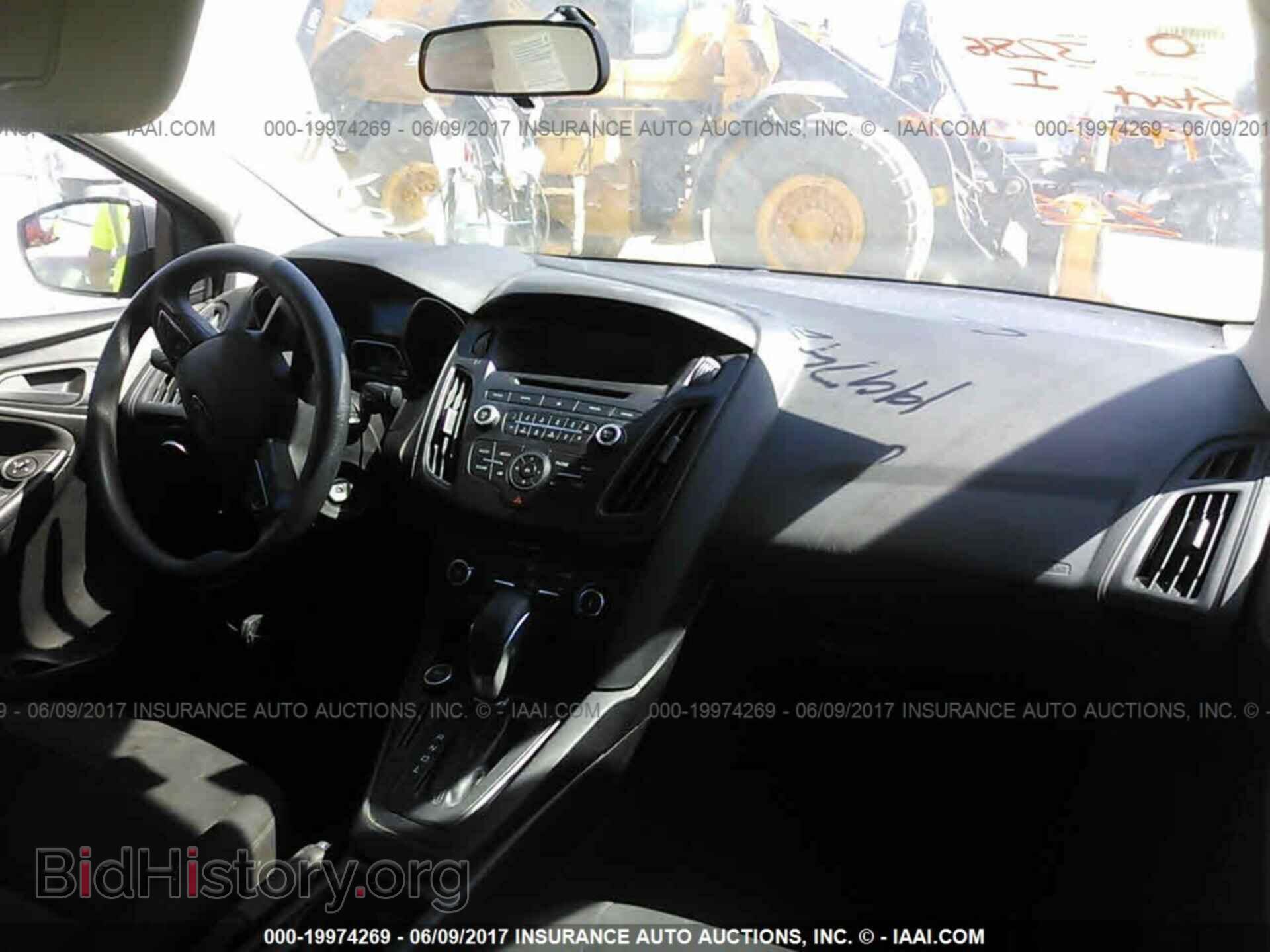 2015 Ford Focus - VIN: 1FADP3E22FL348274 - Photo 5