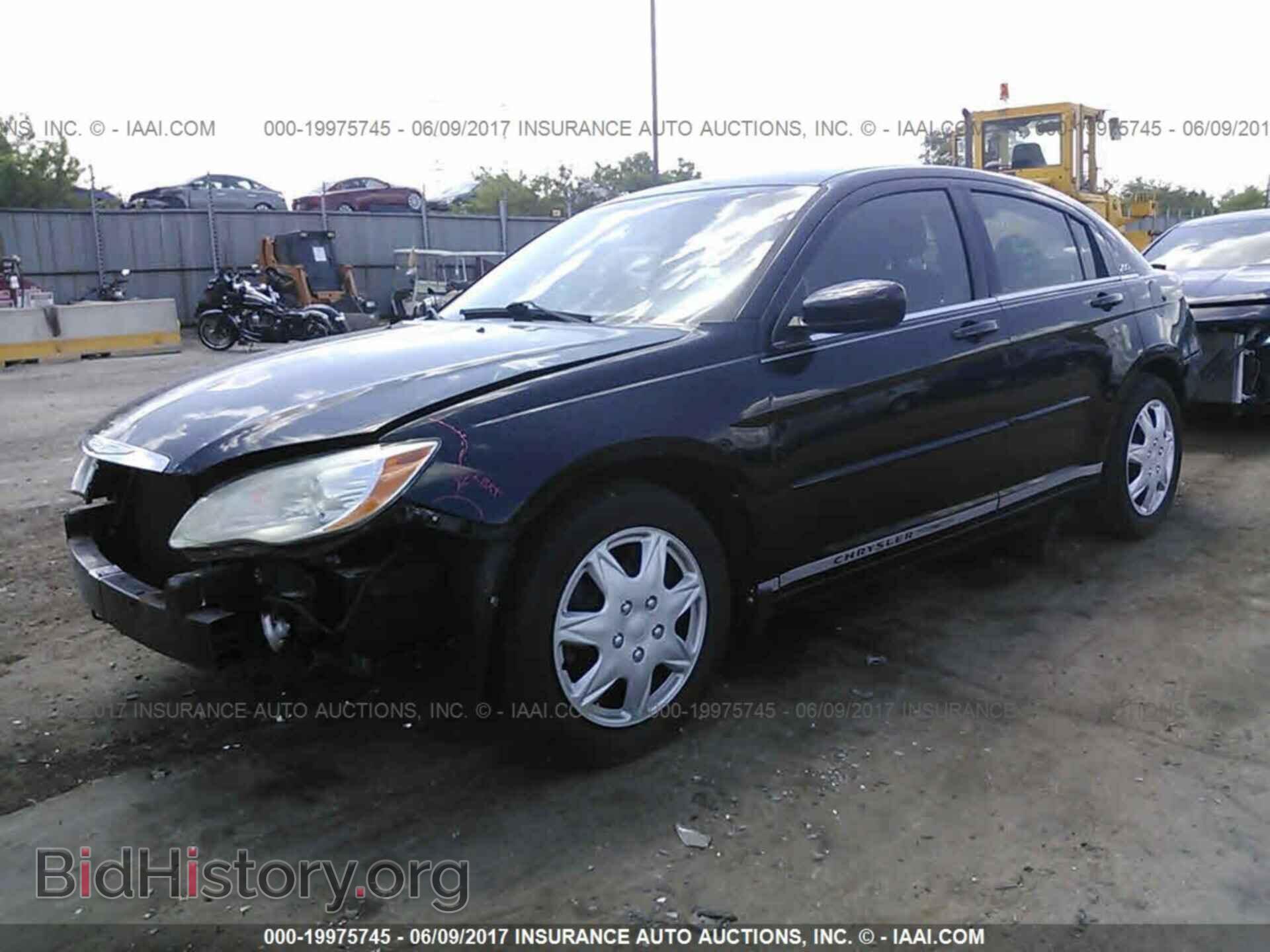2012 Chrysler 200 - VIN: 1C3CCBAB3CN201581 - Фото 2