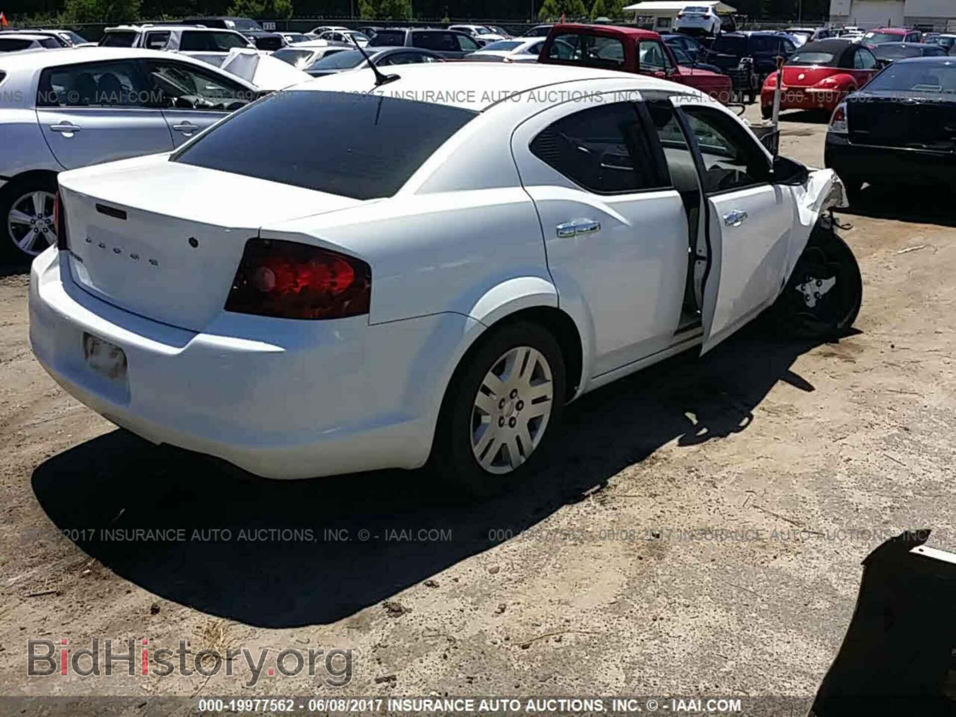 2011 Dodge Avenger - VIN: 1B3BD4FB0BN558225 - Фото 4