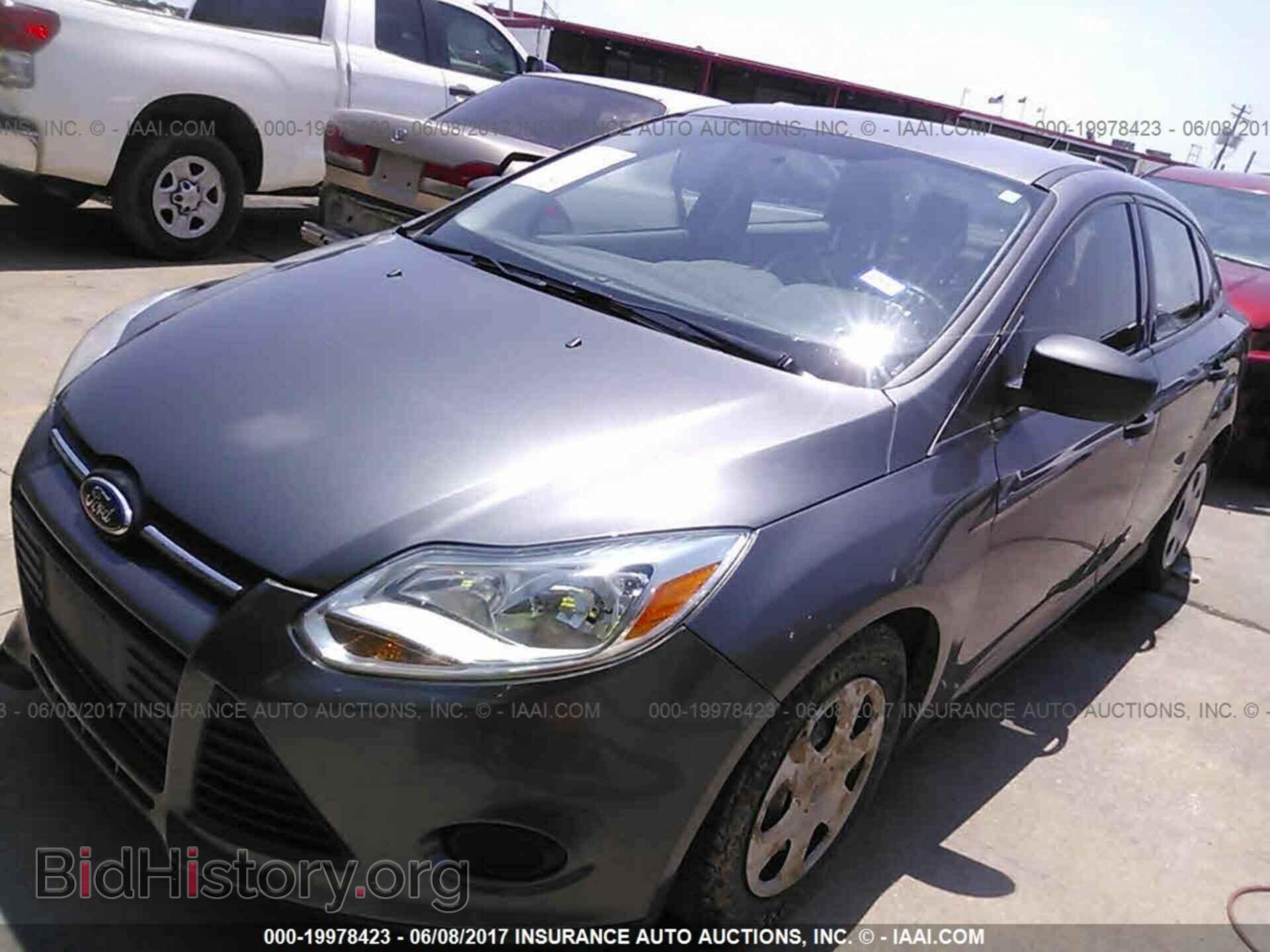 2013 Ford Focus - VIN: 1FADP3E22DL362110 - Photo 2