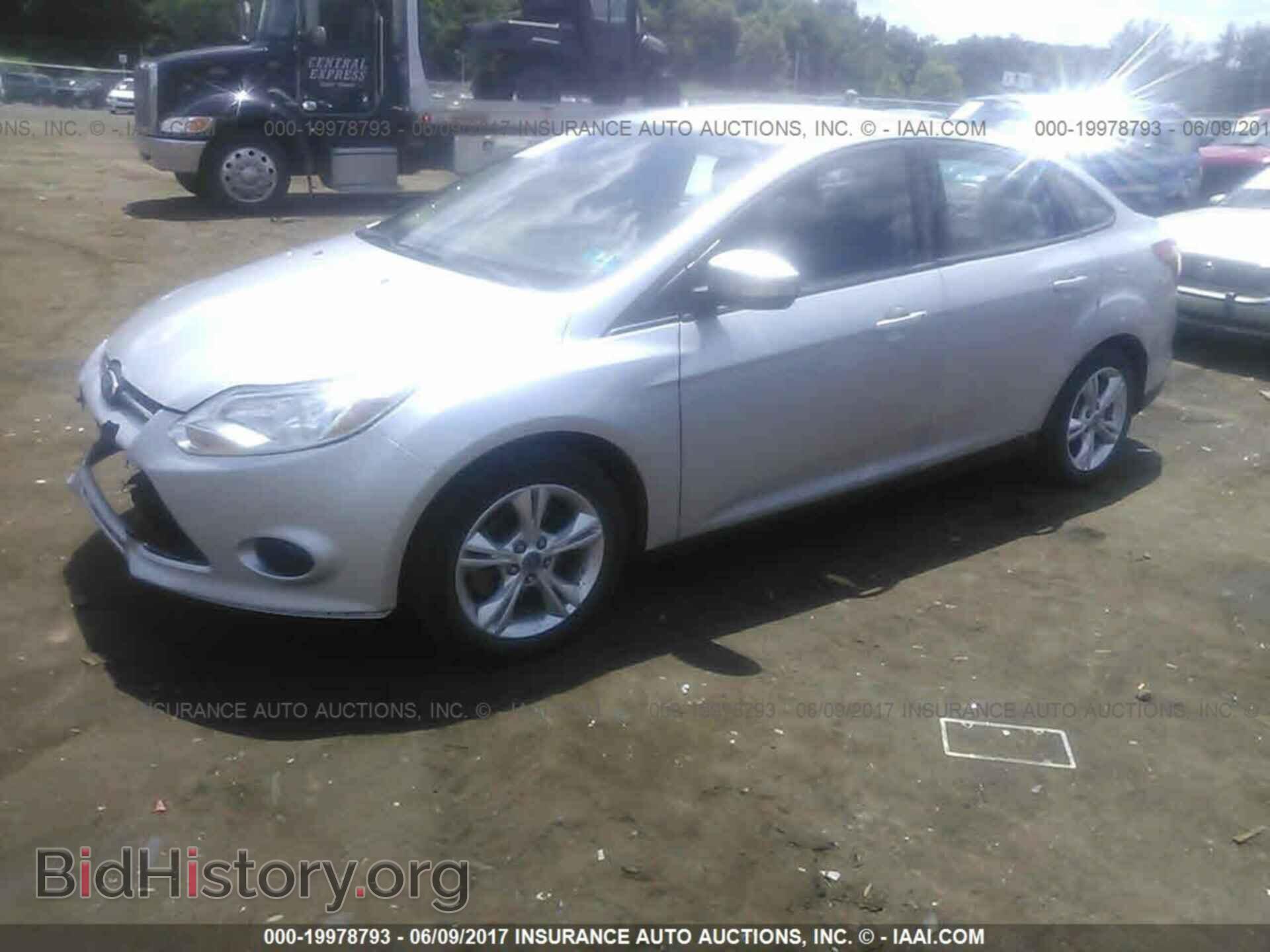 2013 Ford Focus - VIN: 1FADP3F28DL242438 - Photo 2