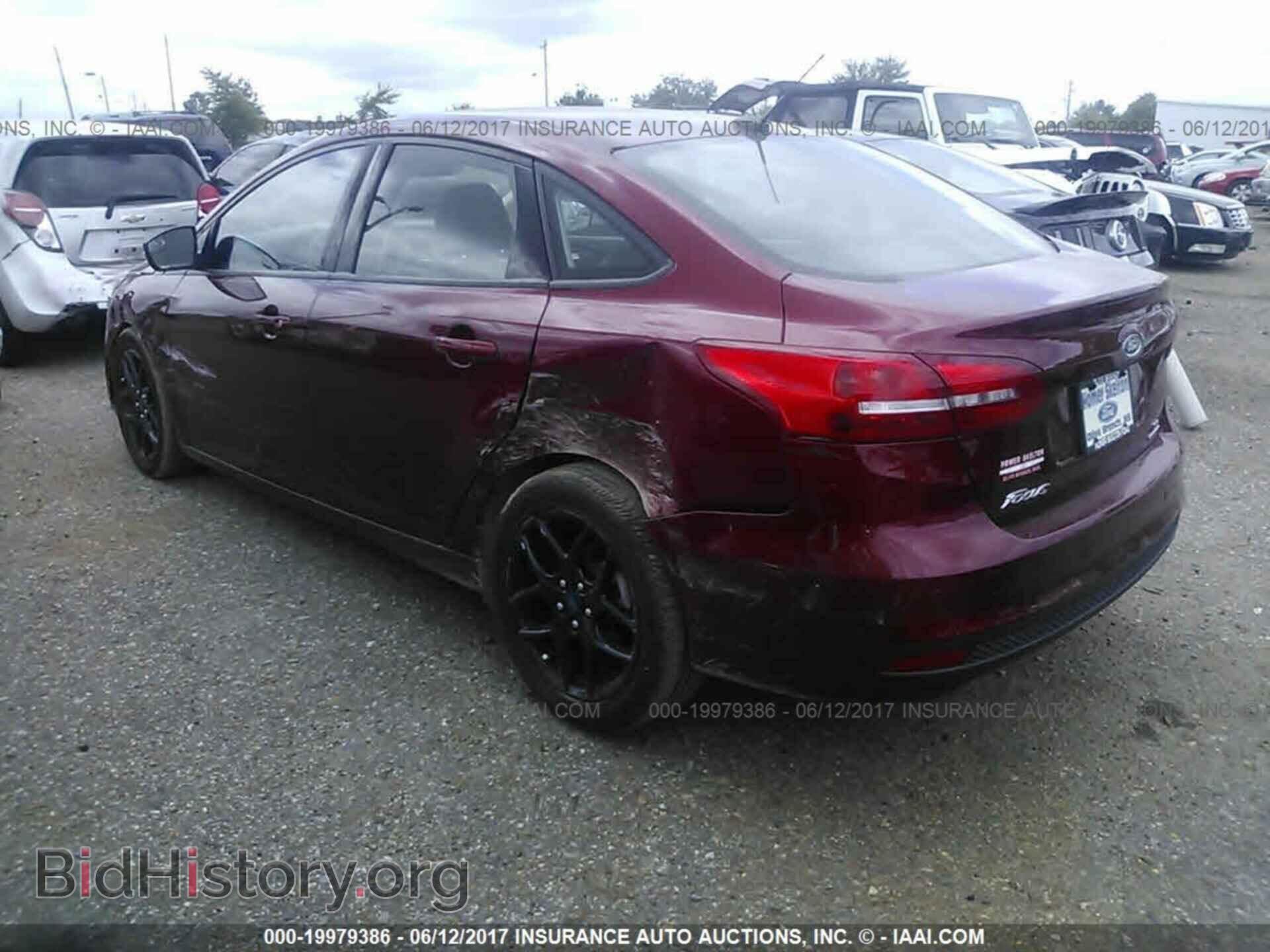 2016 Ford Focus - VIN: 1FADP3F25GL311901 - Photo 3