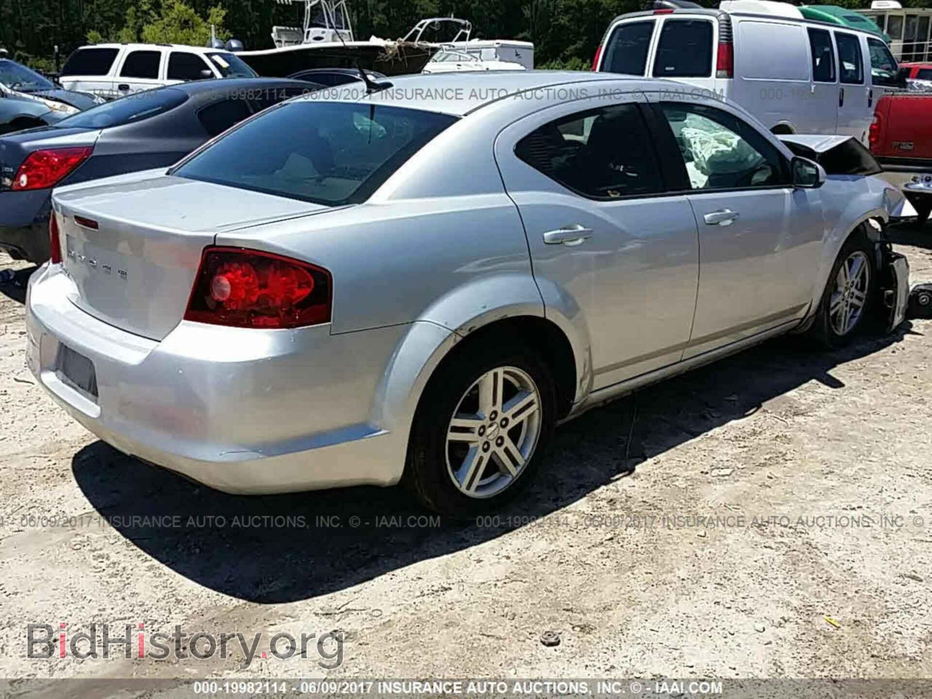 2011 Dodge Avenger - VIN: 1B3BD1FB0BN501957 - Фото 4