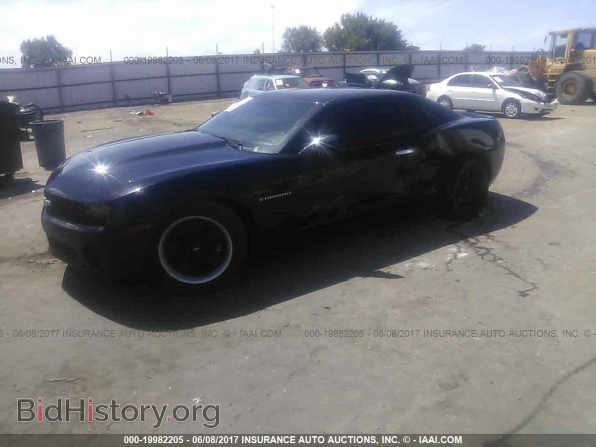2013 Chevrolet Camaro - VIN: 2G1FA1E31D9228819 - Фото 2