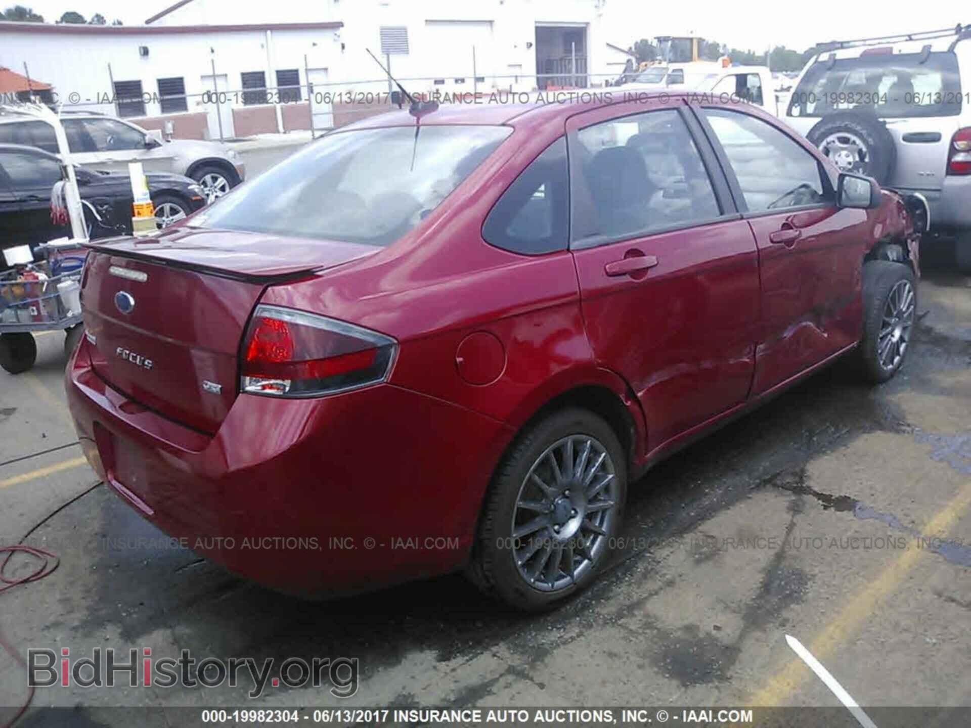 2011 Ford Focus - VIN: 1FAHP3GN9BW195636 - Фото 4