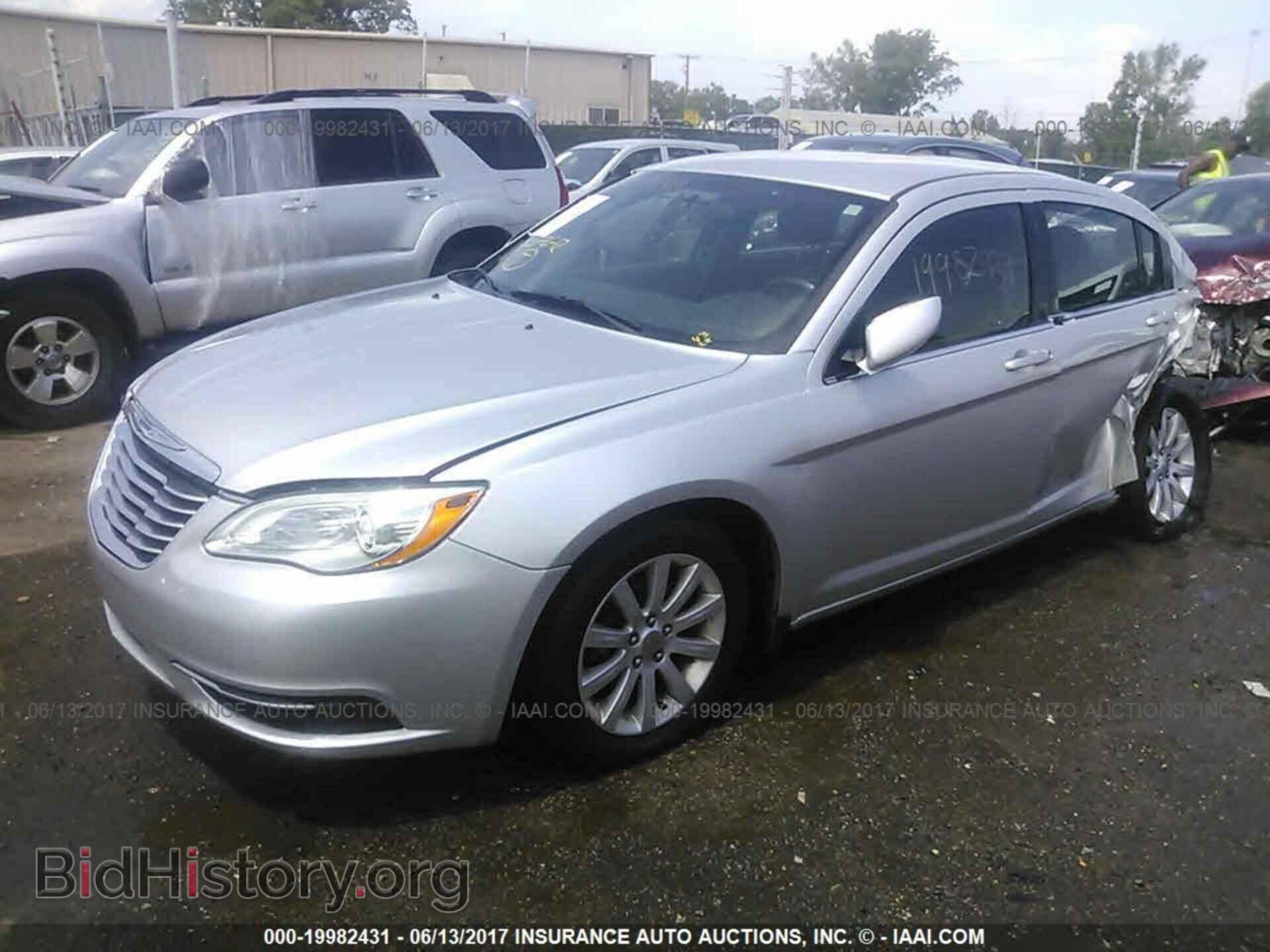 2012 Chrysler 200 - VIN: 1C3CCBBB1CN137832 - Фото 2