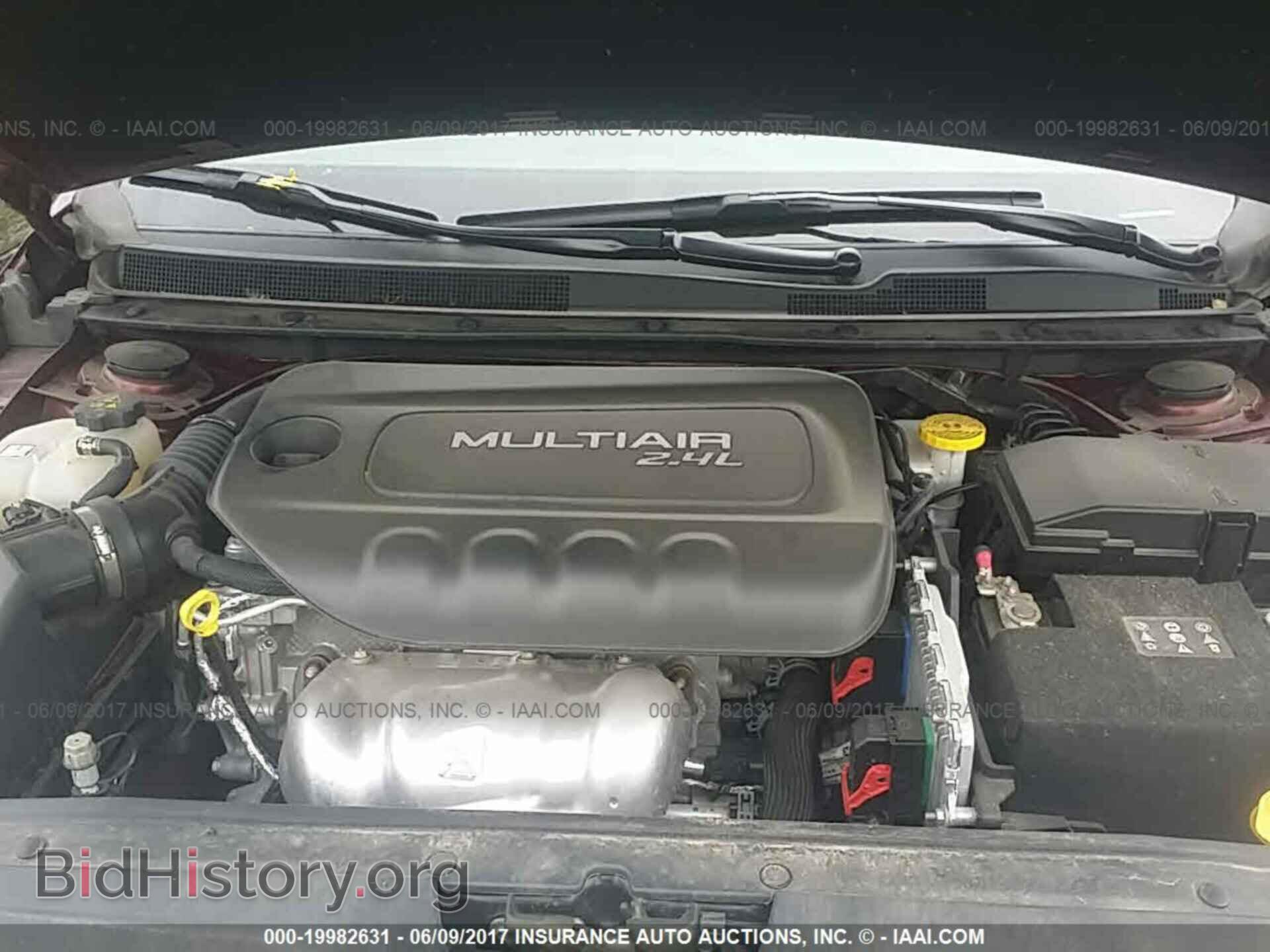 2016 Chrysler 200 - VIN: 1C3CCCAB0GN167675 - Photo 10