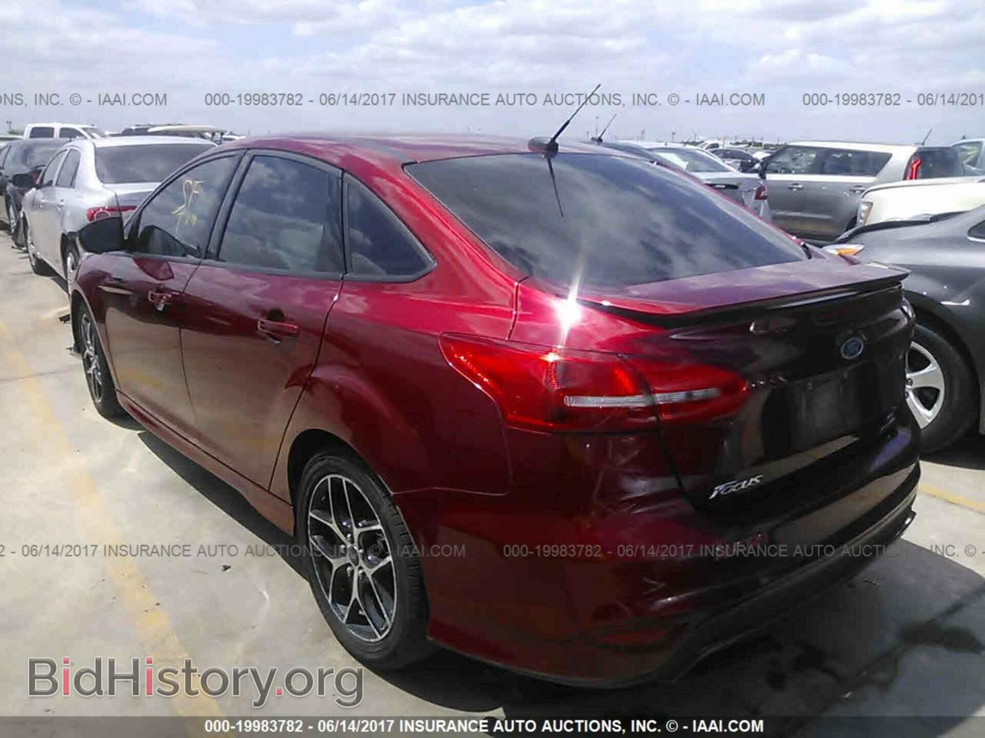 2015 Ford Focus - VIN: 1FADP3F21FL261075 - Фото 3