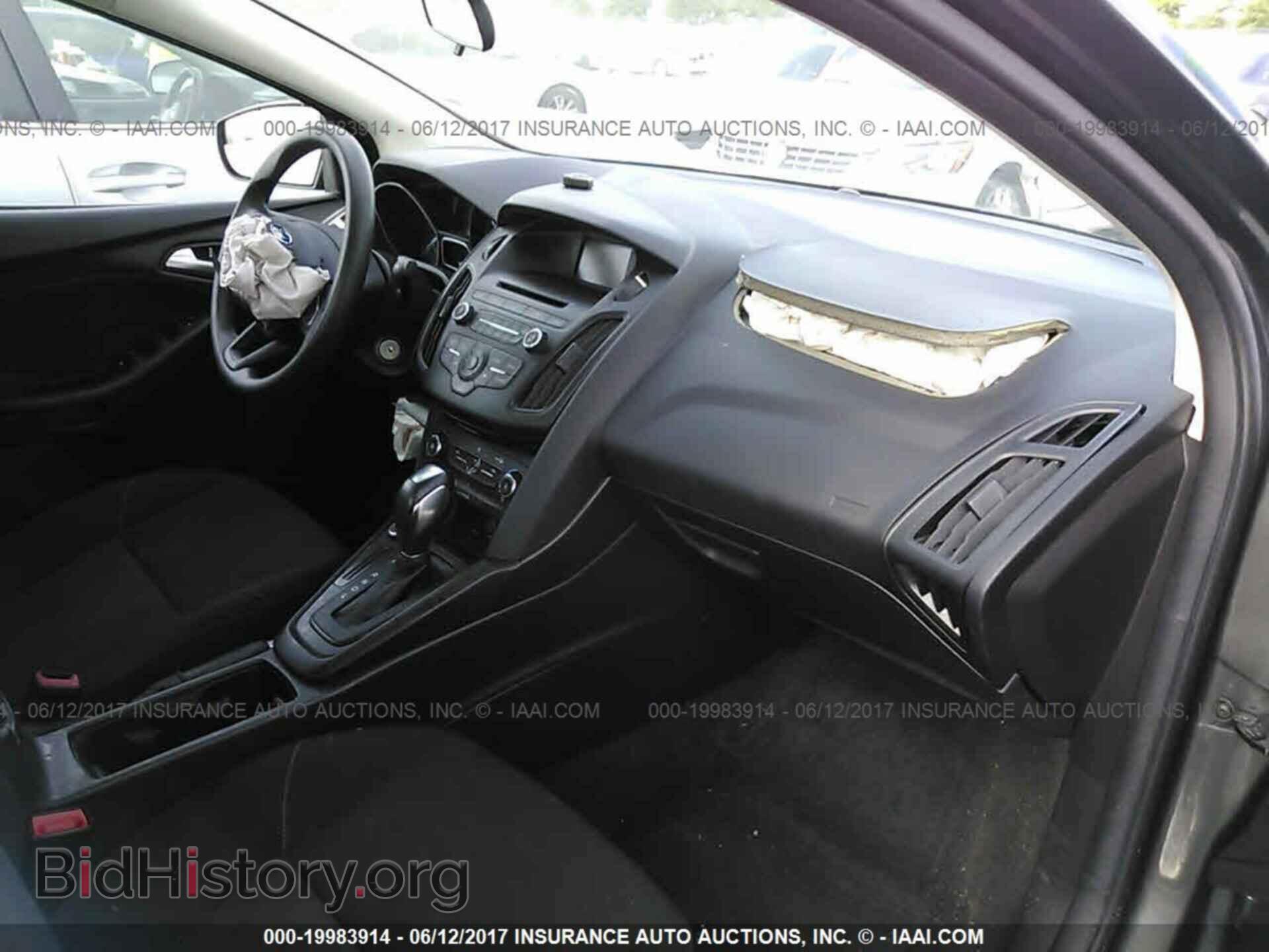 2016 Ford Focus - VIN: 1FADP3F22GL283765 - Photo 5