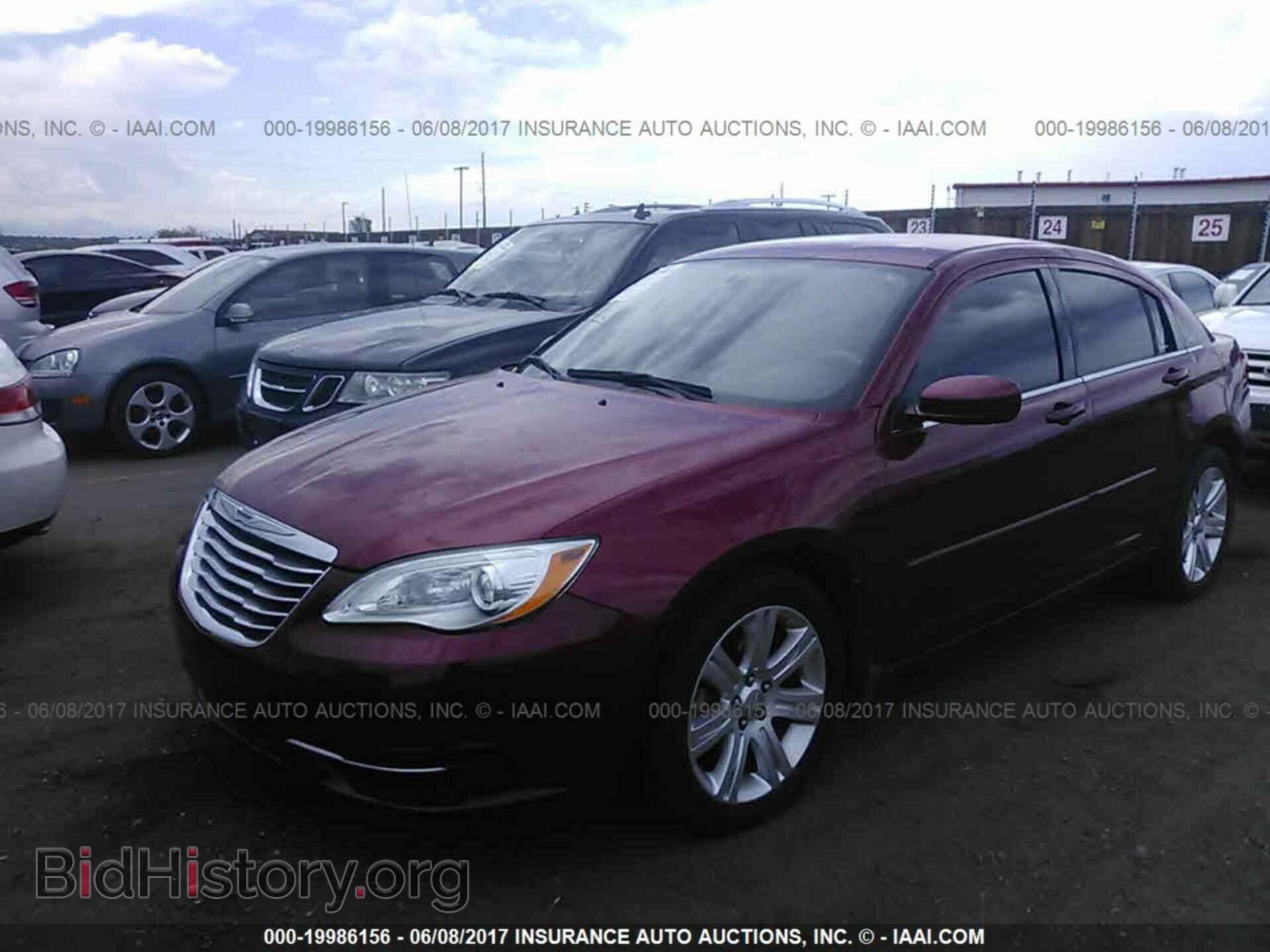 2013 Chrysler 200 - VIN: 1C3CCBBB9DN714723 - Фото 2