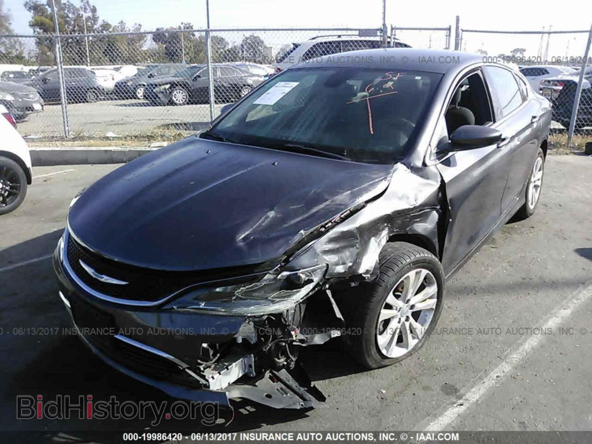 2015 Chrysler 200 - VIN: 1C3CCCAB4FN611297 - Фото 2