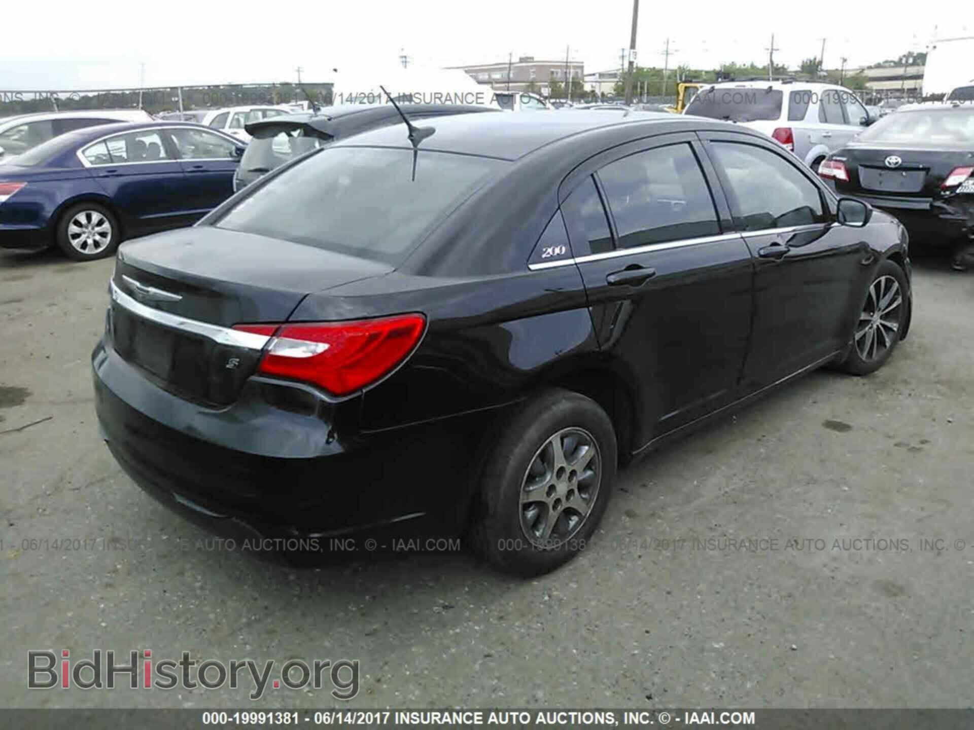 2014 Chrysler 200 - VIN: 1C3CCBBG6EN128686 - Photo 4