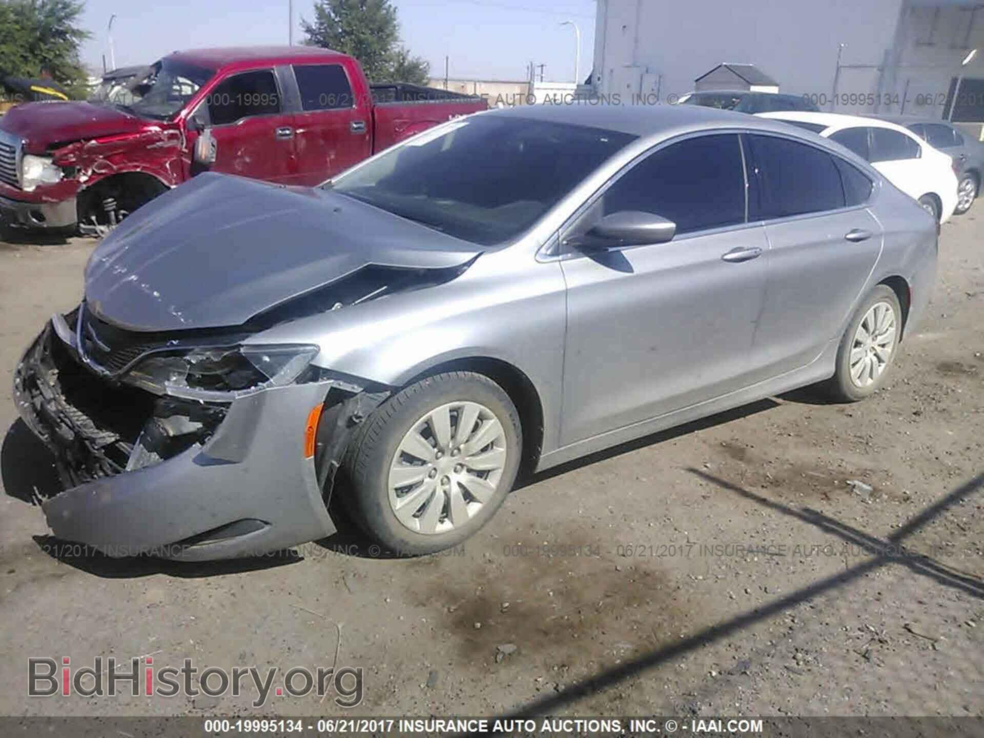 2015 Chrysler 200 - VIN: 1C3CCCFB8FN587790 - Photo 2