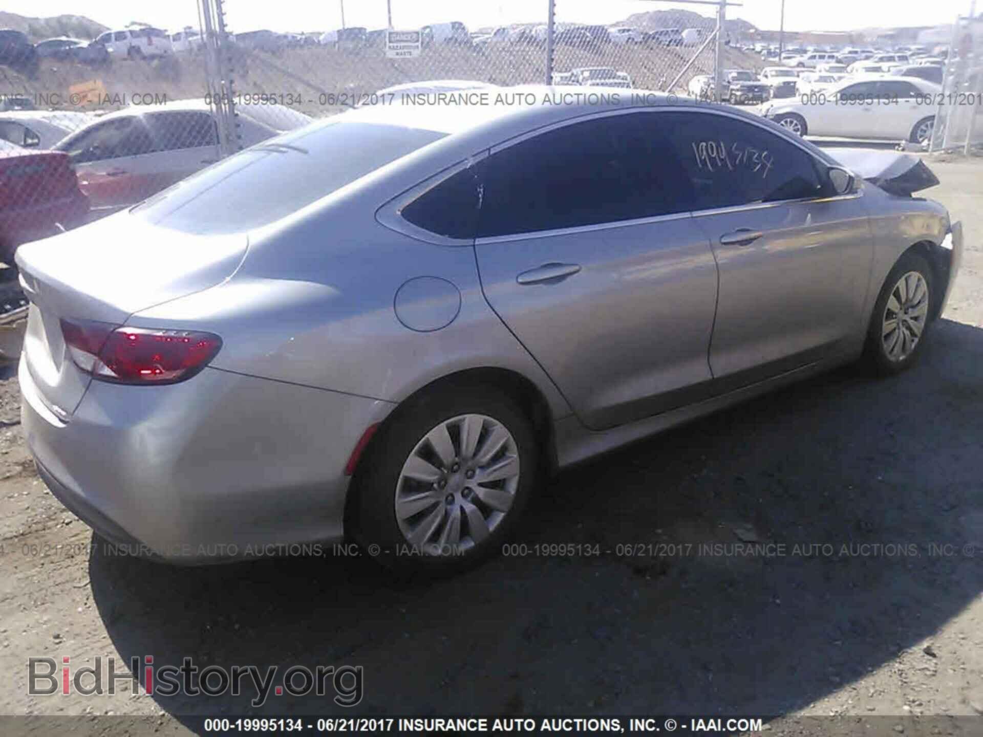 2015 Chrysler 200 - VIN: 1C3CCCFB8FN587790 - Photo 4