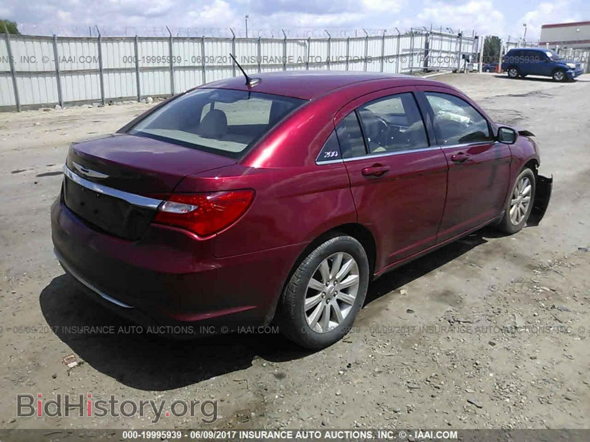 2013 Chrysler 200 - VIN: 1C3CCBBB0DN600402 - Photo 4
