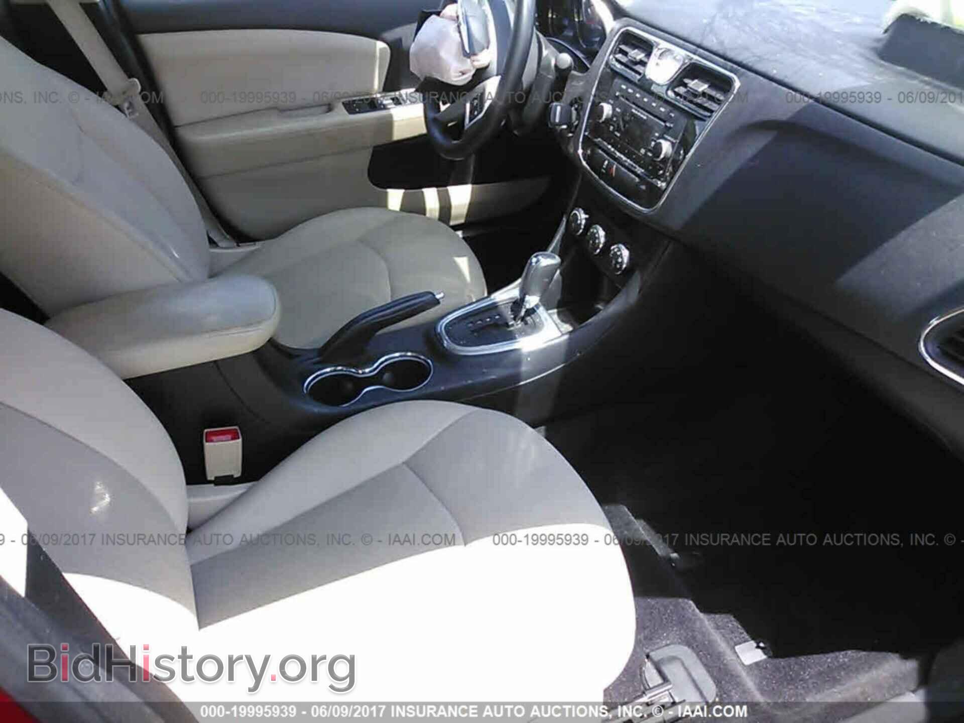 2013 Chrysler 200 - VIN: 1C3CCBBB0DN600402 - Photo 5