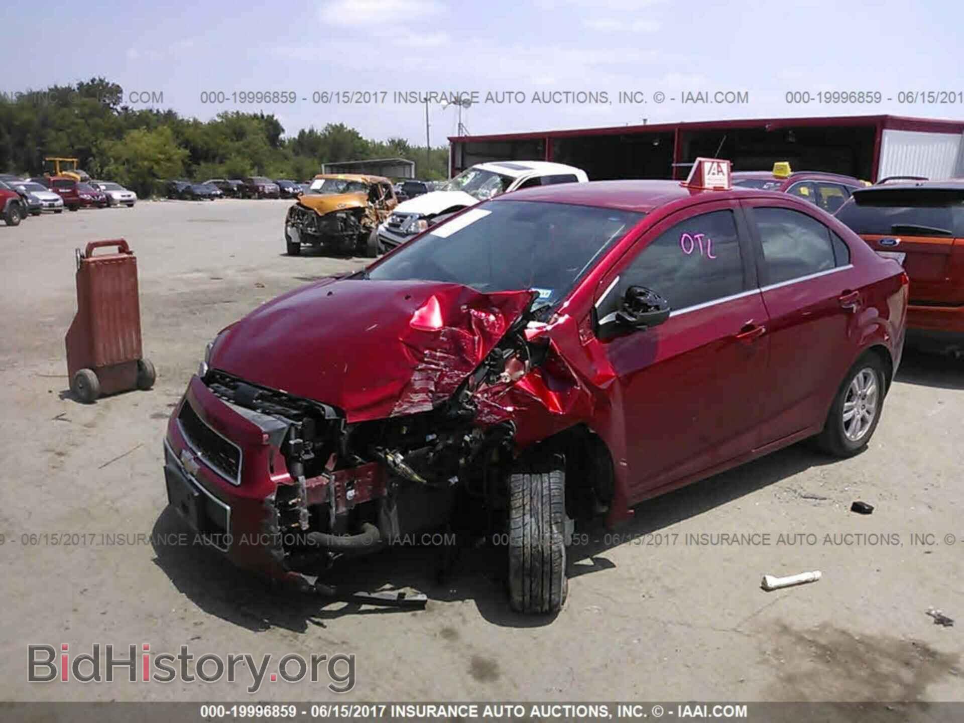 2013 Chevrolet Sonic - VIN: 1G1JC5SB2D4152098 - Фото 2