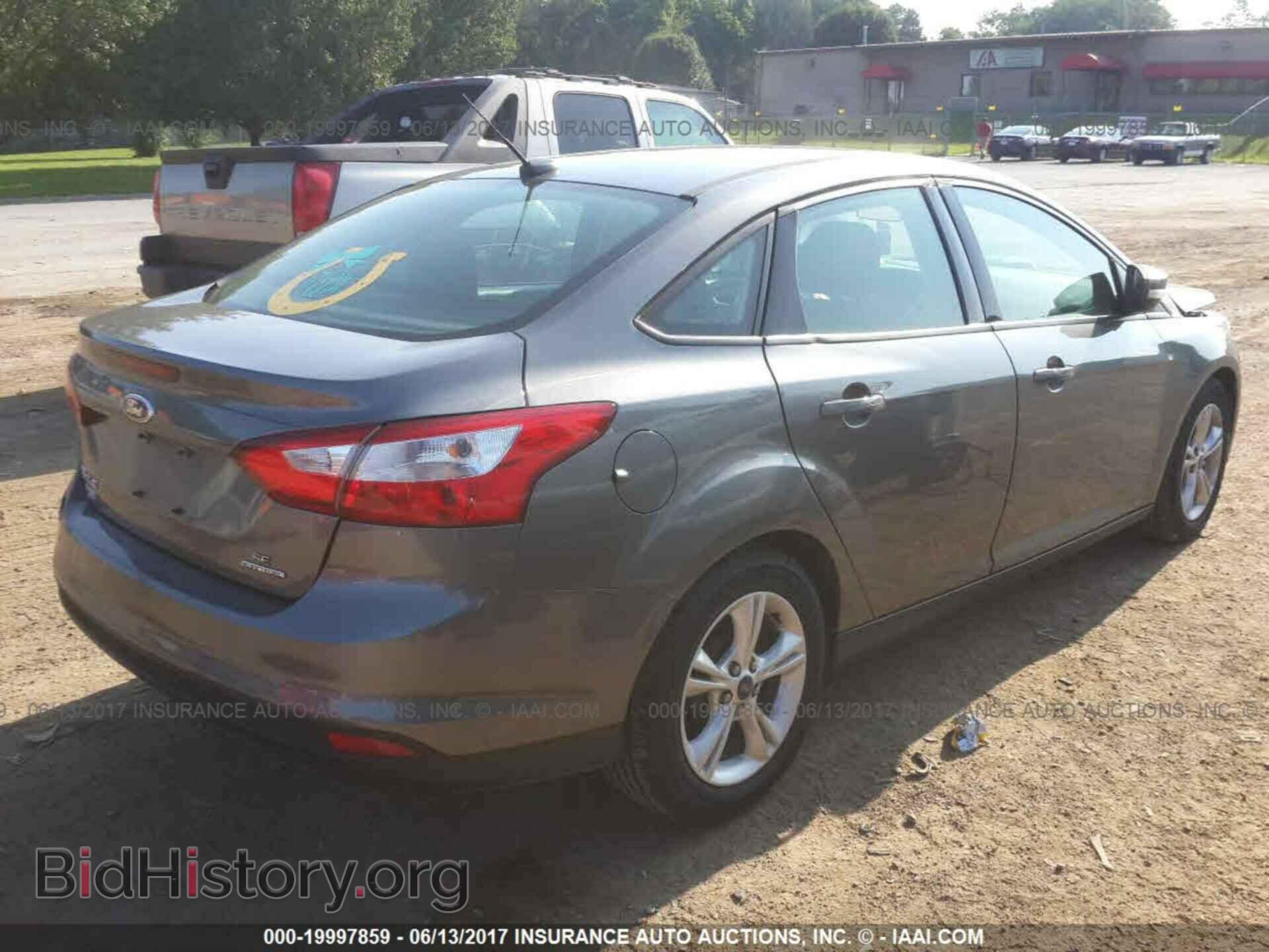2014 Ford Focus - VIN: 1FADP3F20EL428993 - Photo 4