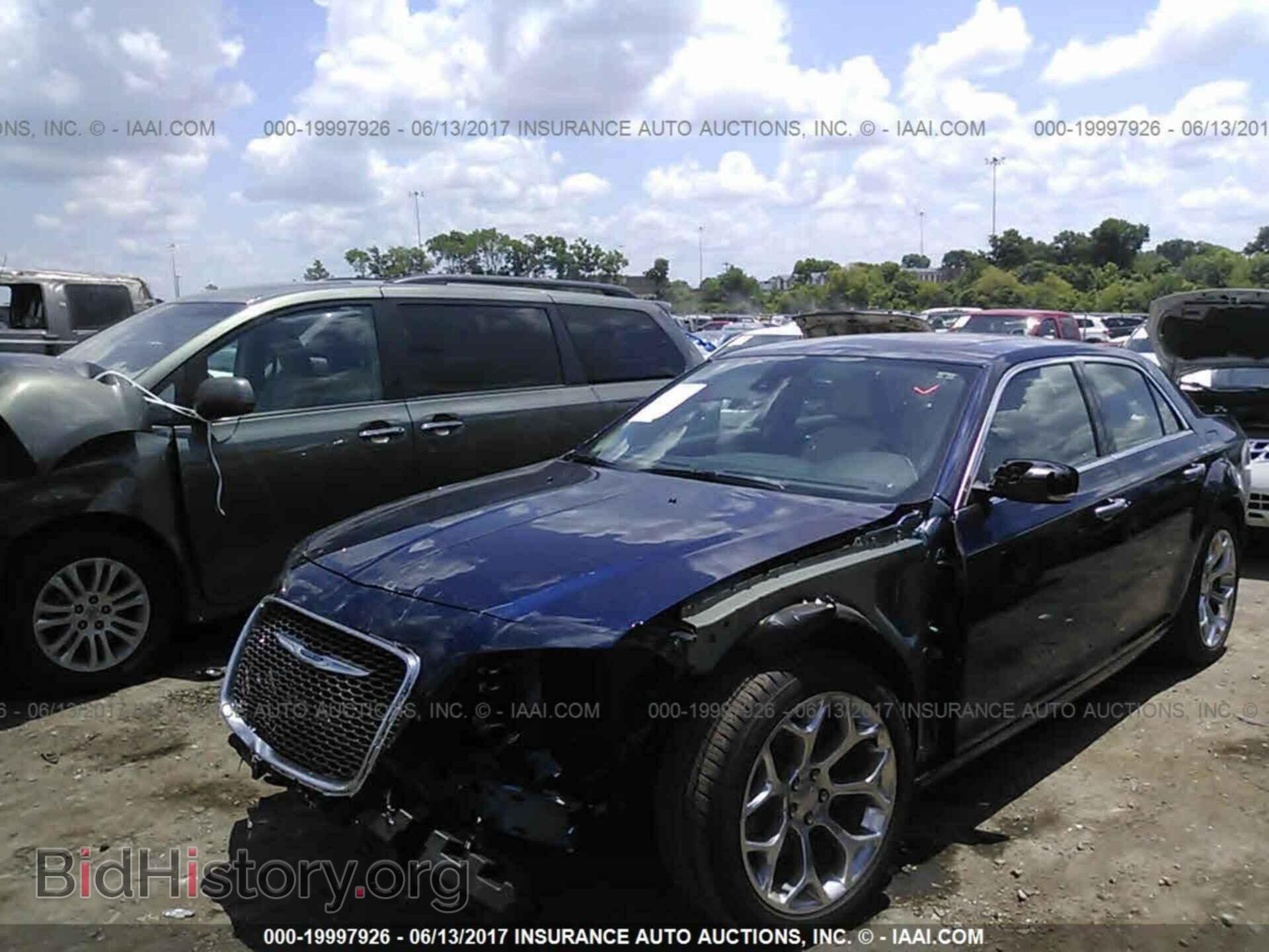 2017 Chrysler 300c - VIN: 2C3CCAPT9HH512006 - Фото 2