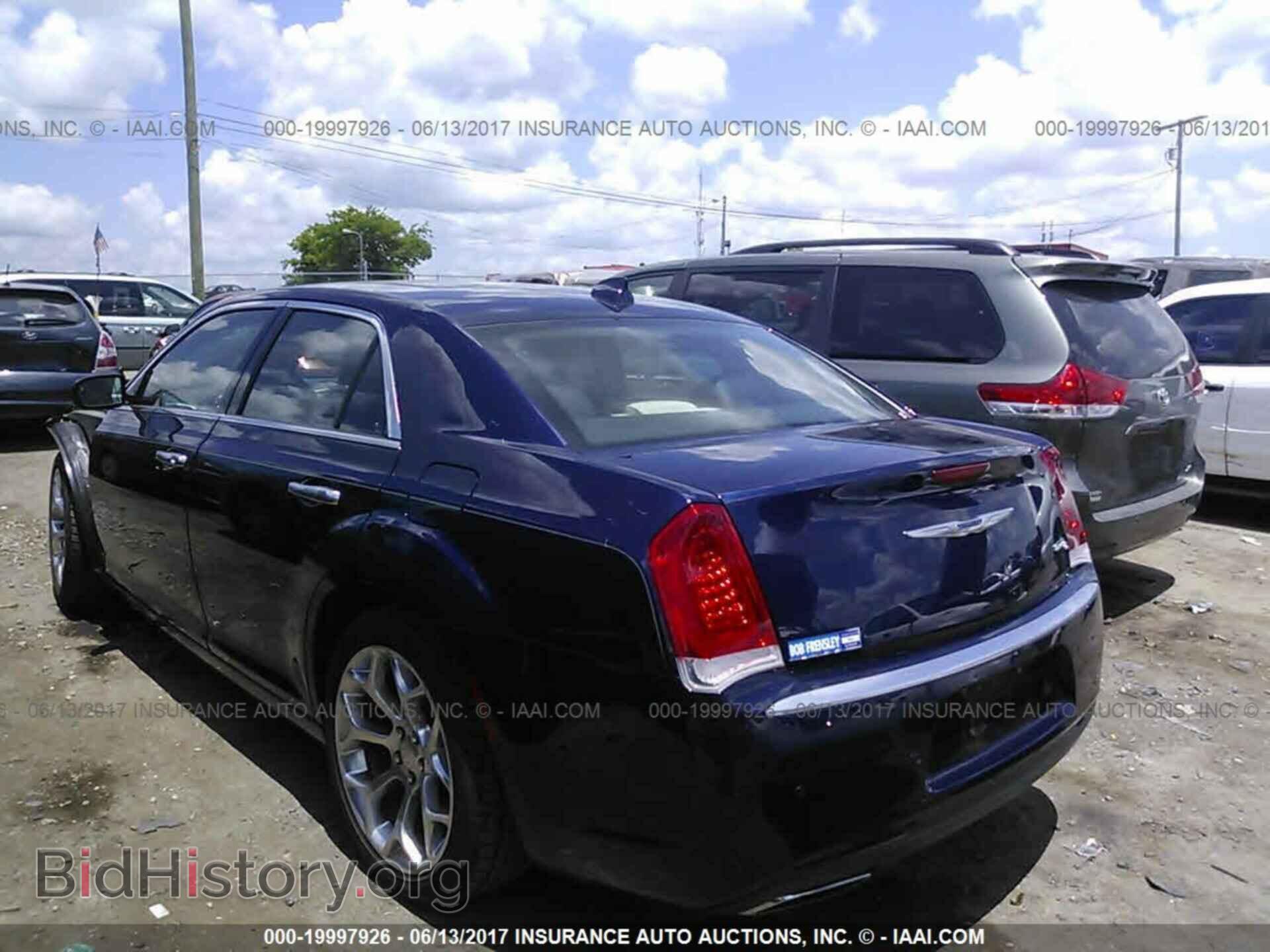 2017 Chrysler 300c - VIN: 2C3CCAPT9HH512006 - Фото 3