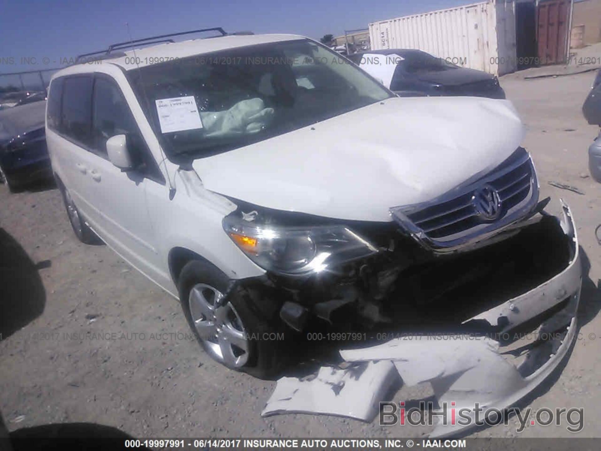 Photo 2V4RW3DGXBR634087 - Volkswagen Routan 2011