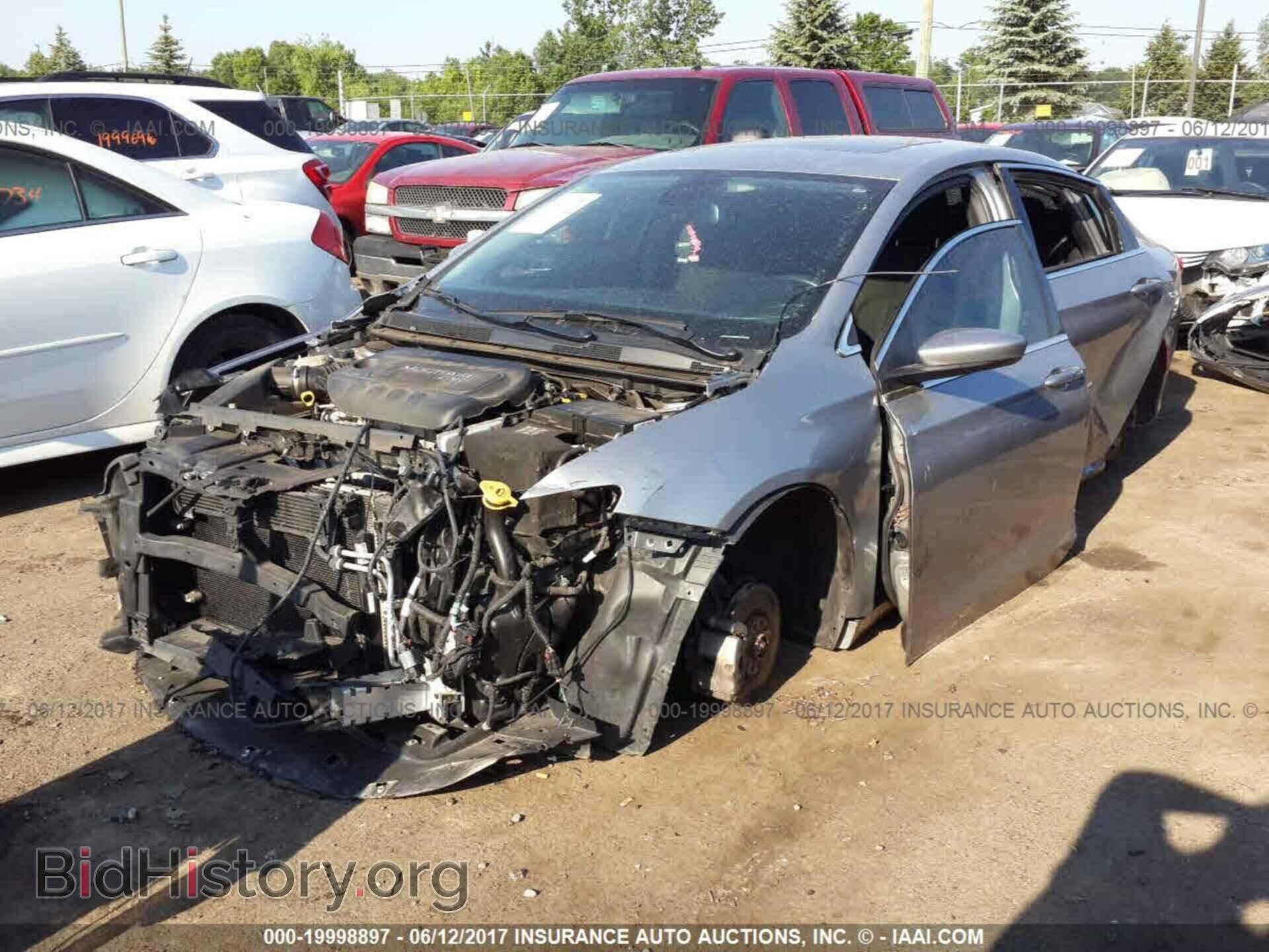 2015 Chrysler 200 - VIN: 1C3CCCAB6FN649095 - Photo 2