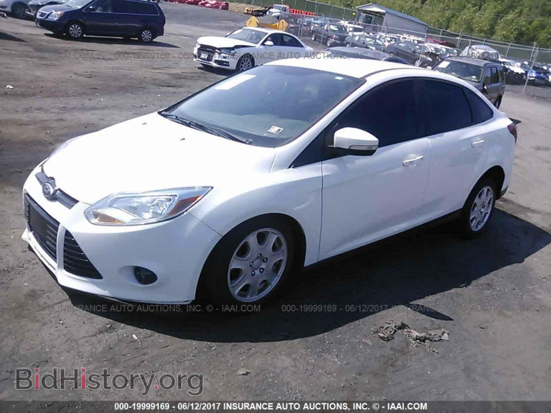2012 Ford Focus - VIN: 1FAHP3H21CL331572 - Photo 2
