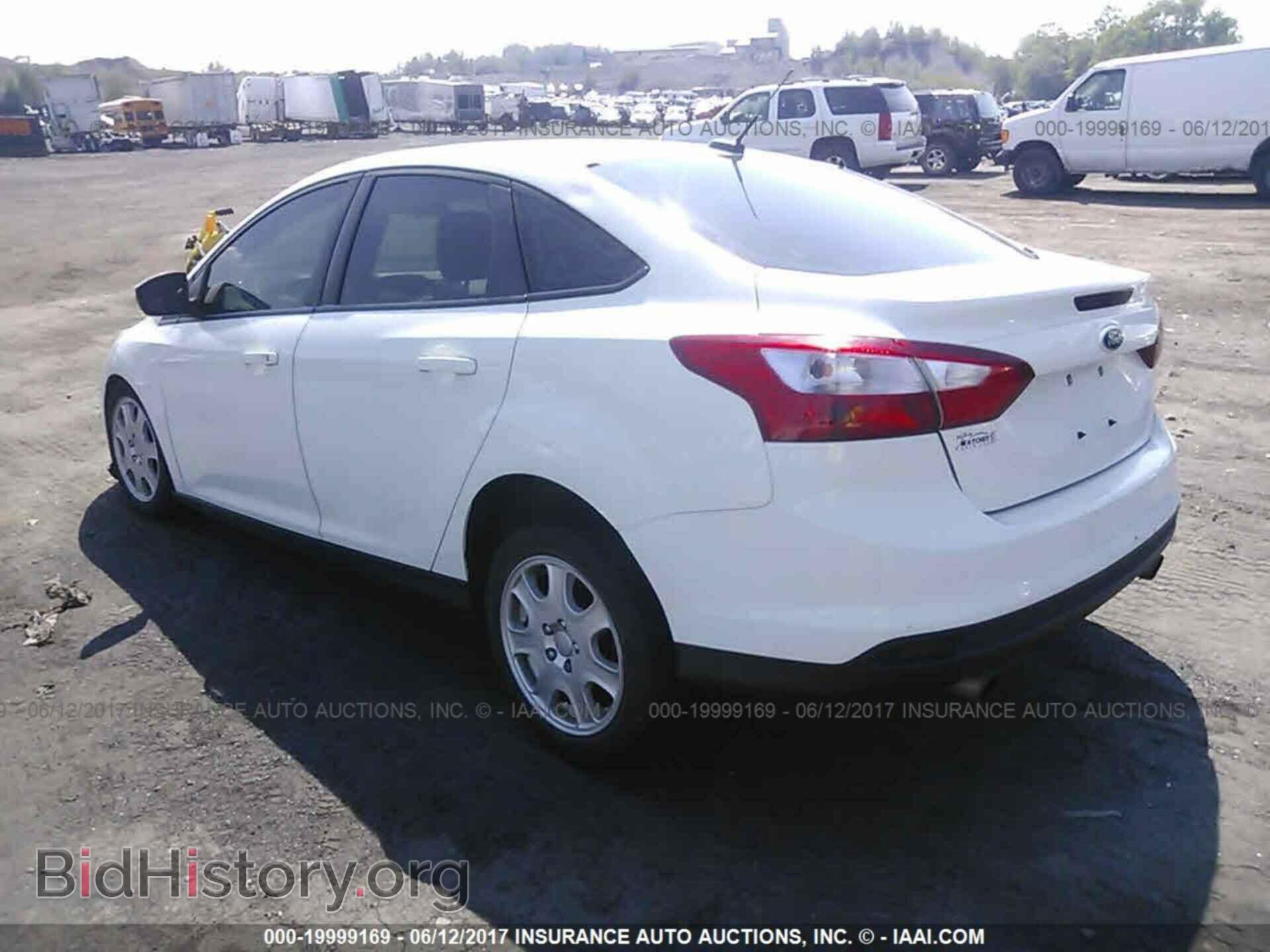 2012 Ford Focus - VIN: 1FAHP3H21CL331572 - Photo 3