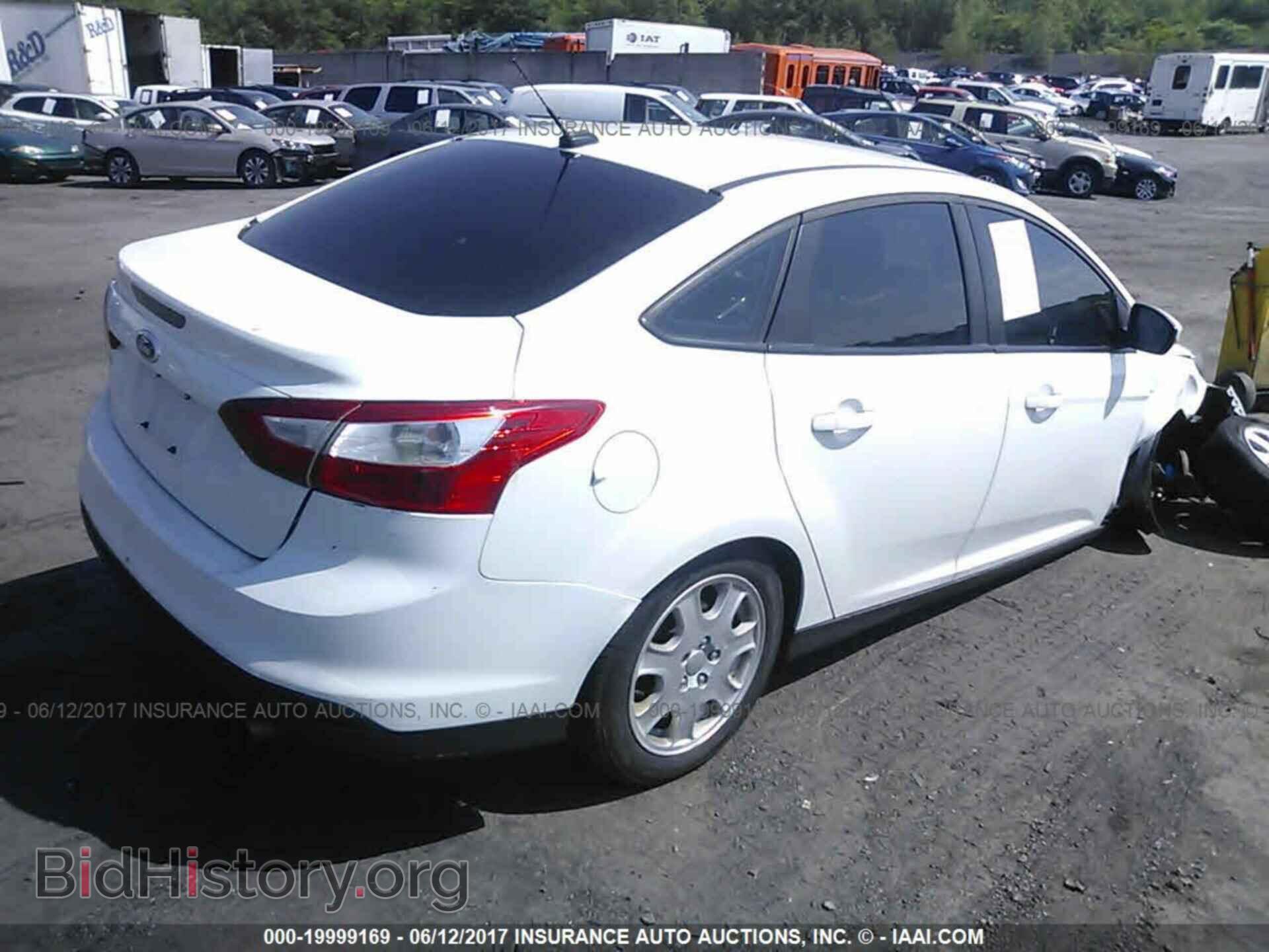 2012 Ford Focus - VIN: 1FAHP3H21CL331572 - Photo 4