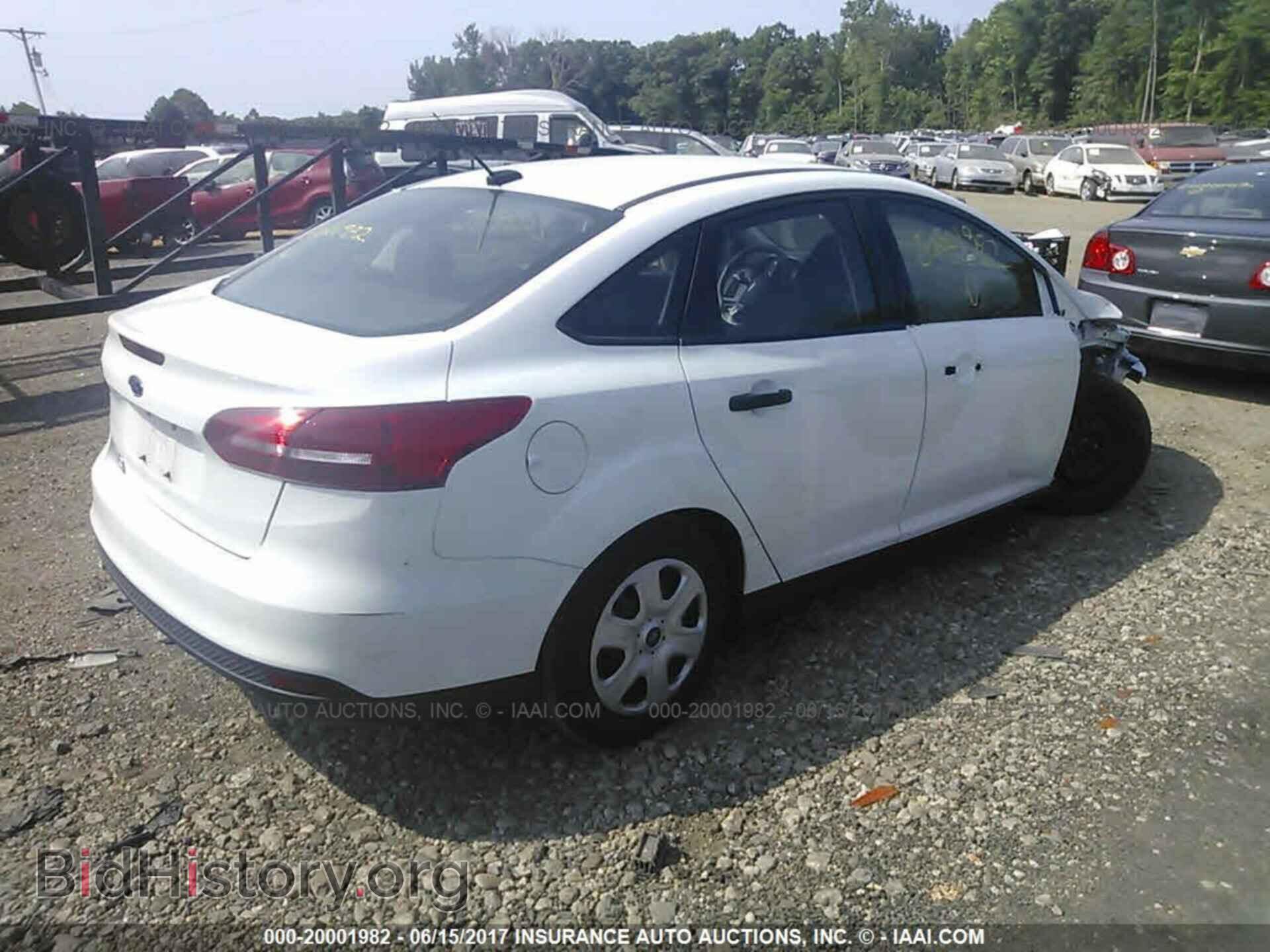 2016 Ford Focus - VIN: 1FADP3E29GL397490 - Photo 4