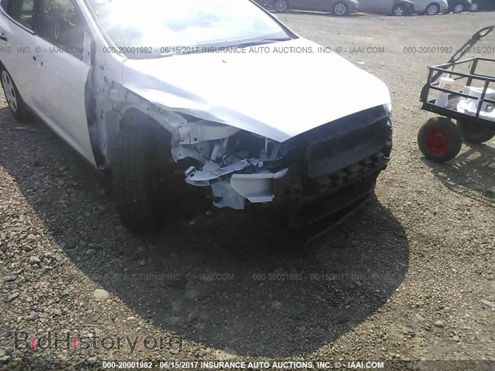 2016 Ford Focus - VIN: 1FADP3E29GL397490 - Photo 6