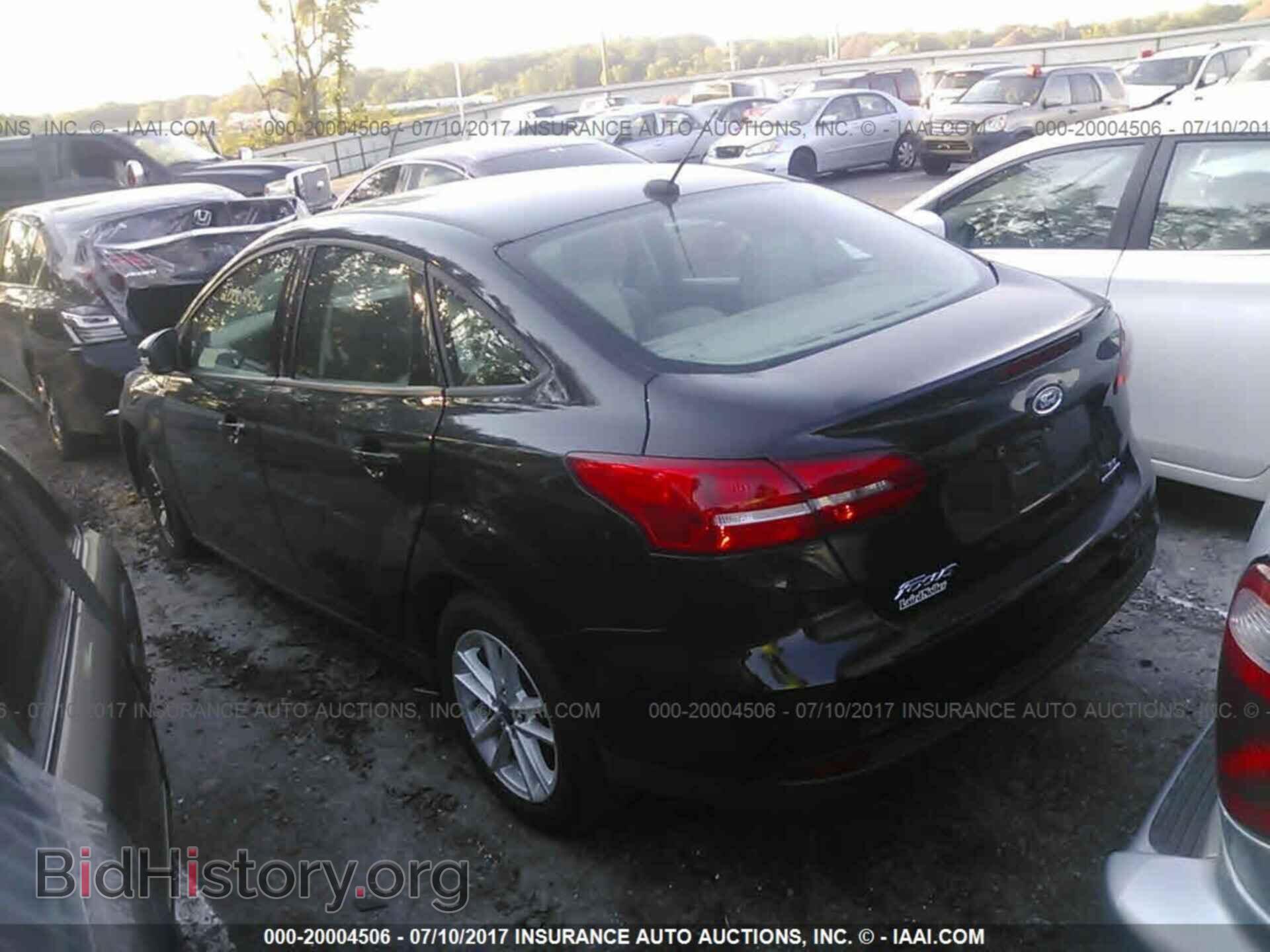 2016 Ford Focus - VIN: 1FADP3F24GL407499 - Photo 3